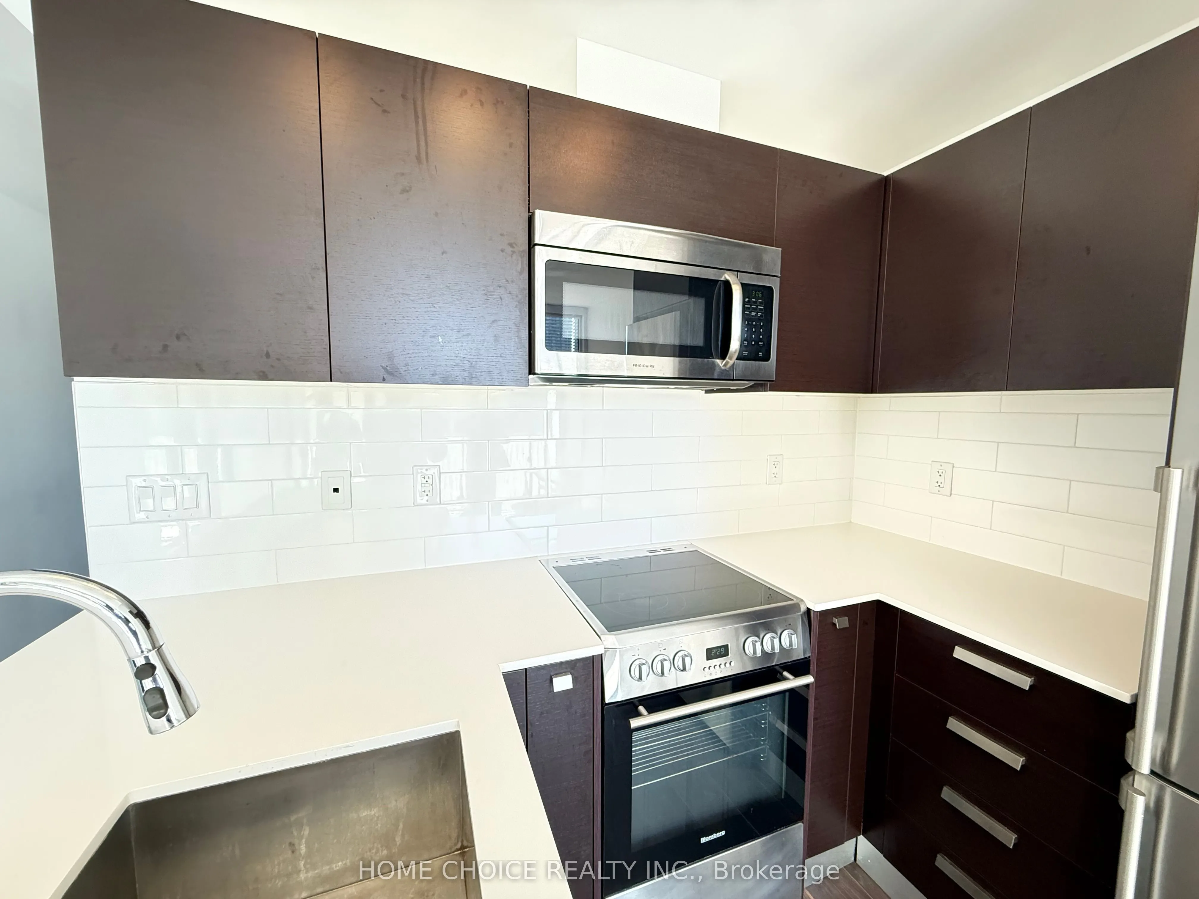 42 Charles Street E, #1405