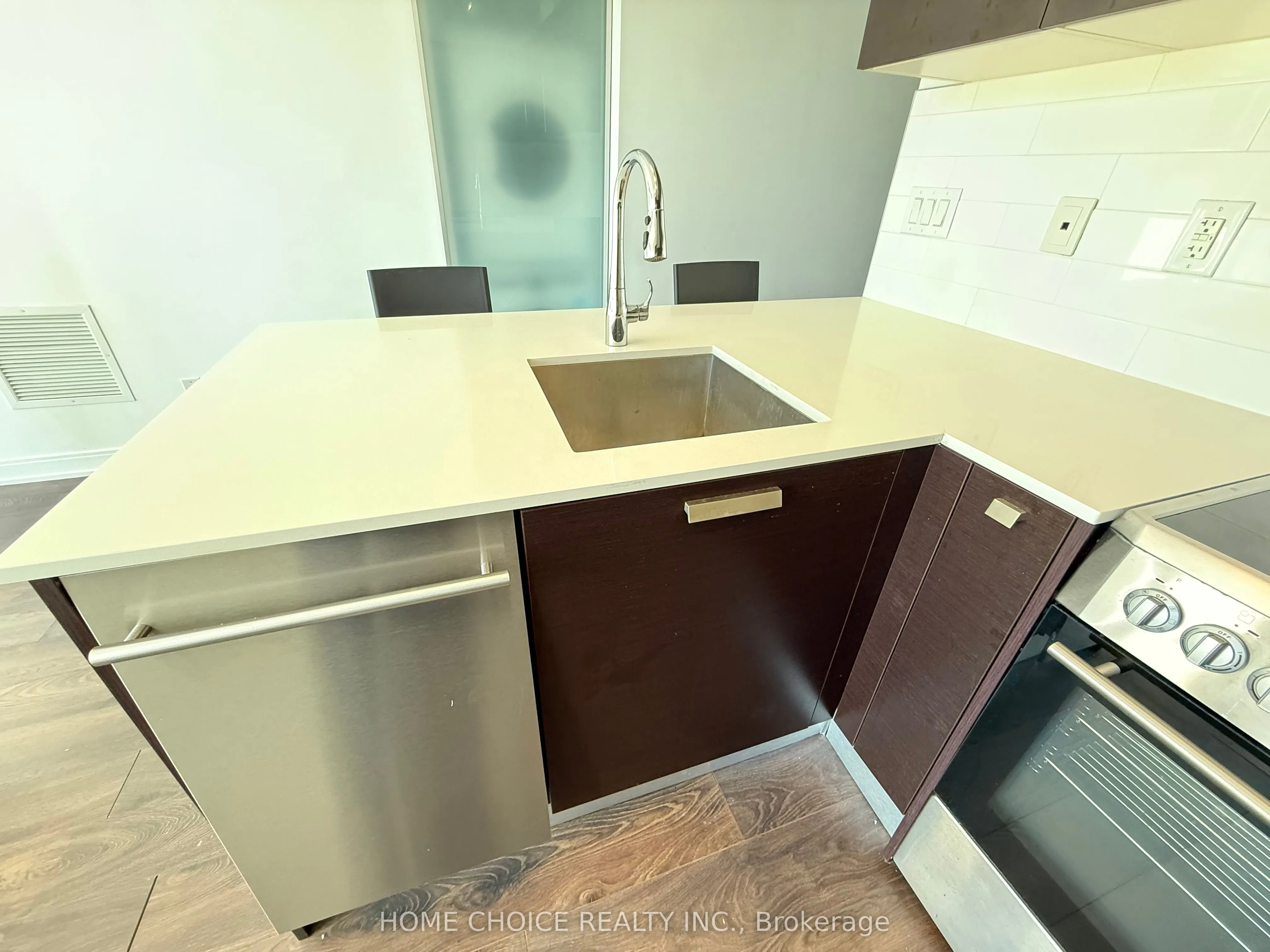42 Charles Street E, #1405