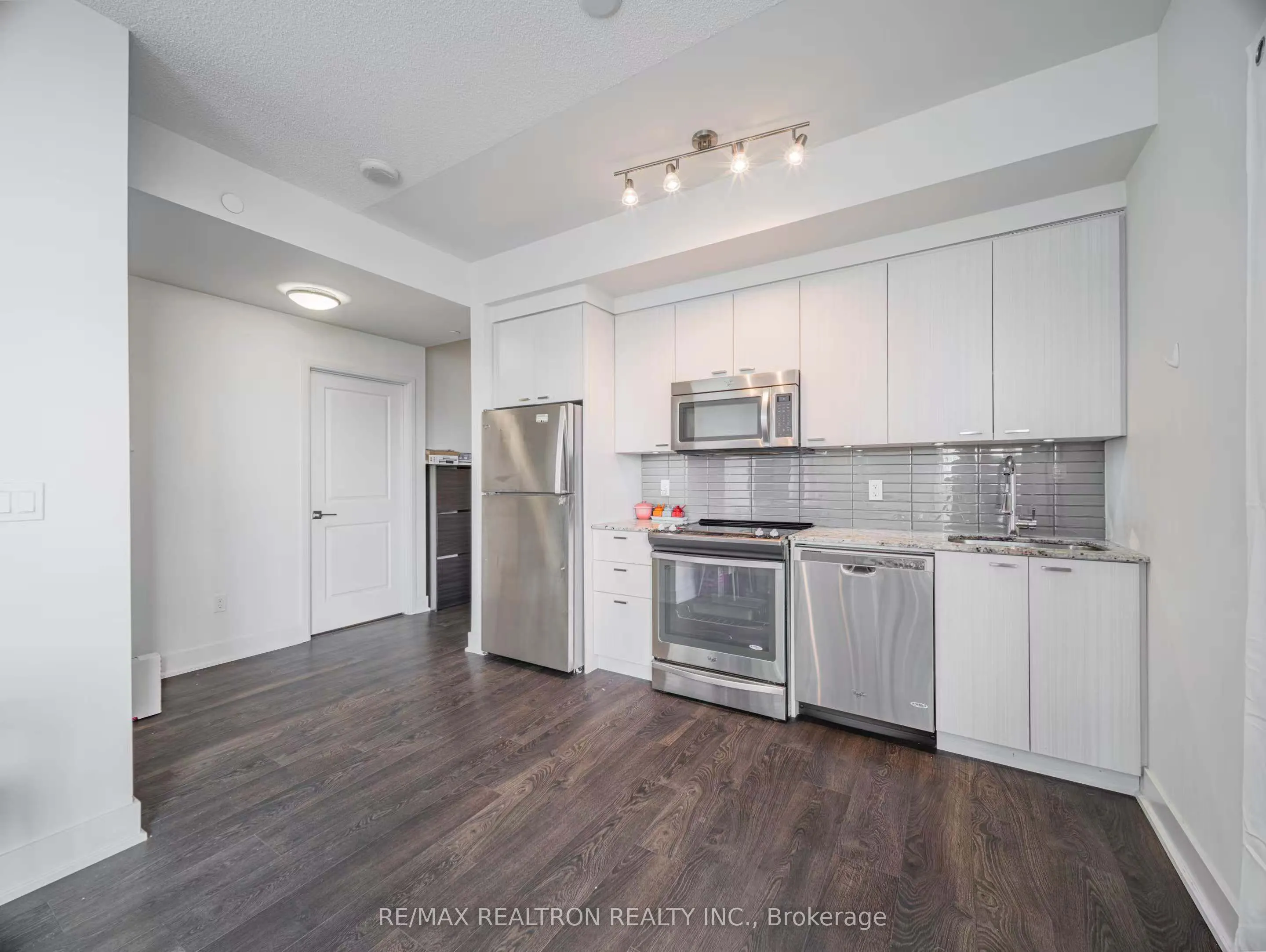 88 Sheppard Avenue E, #2807