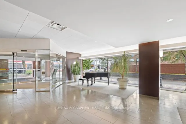 705 King Street W, #907