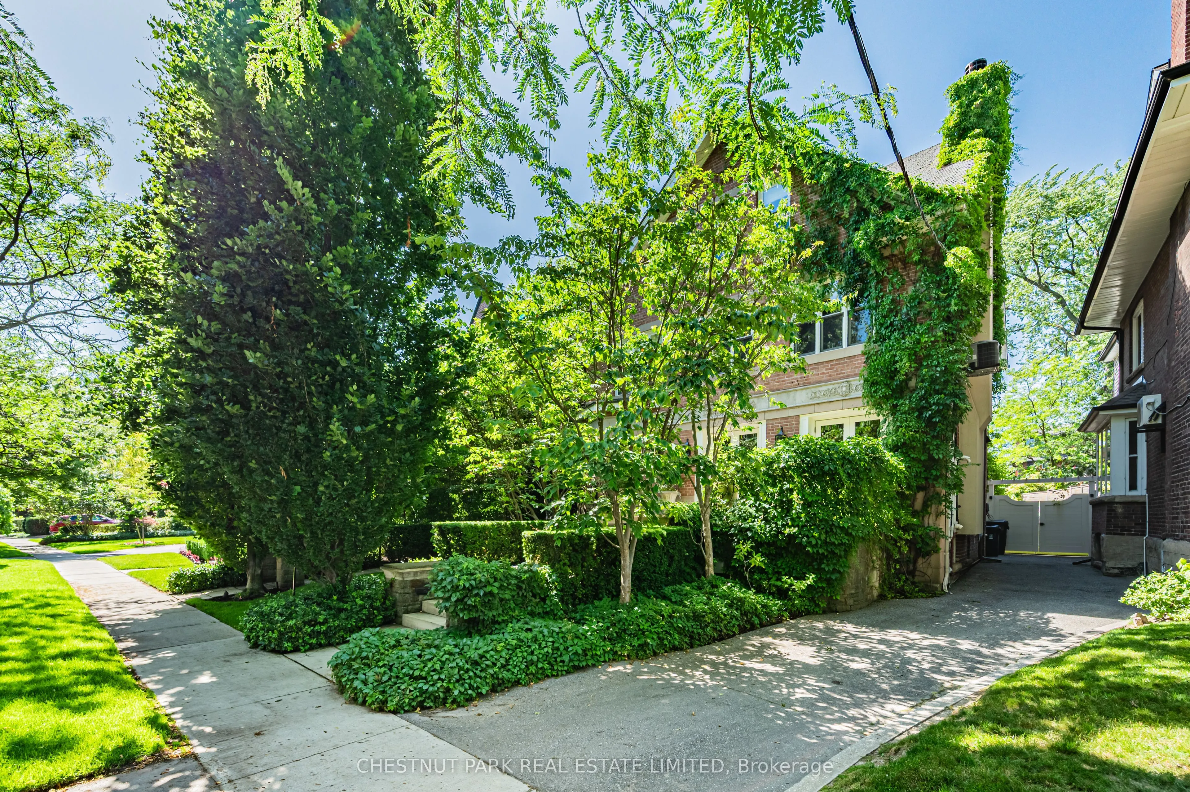 68 Rowanwood Avenue