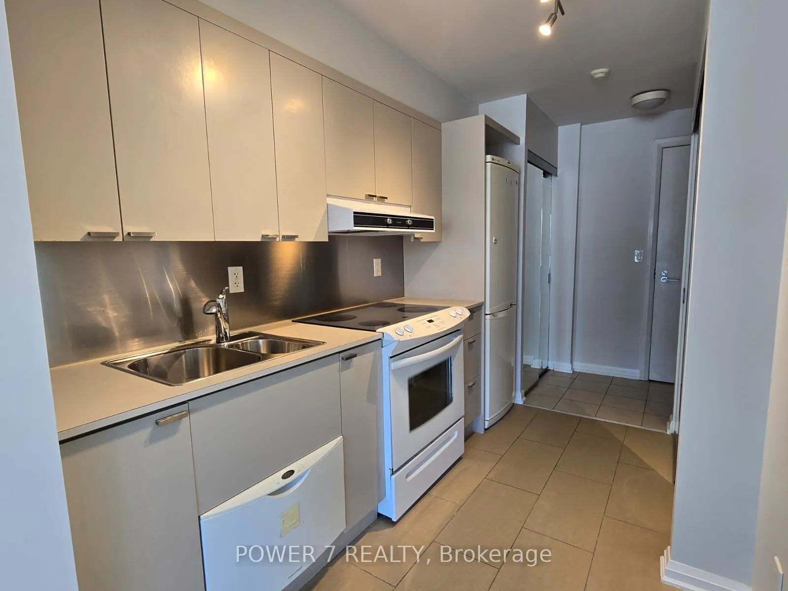 111 Elizabeth Street, #932
