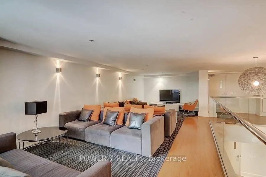 111 Elizabeth Street, #932