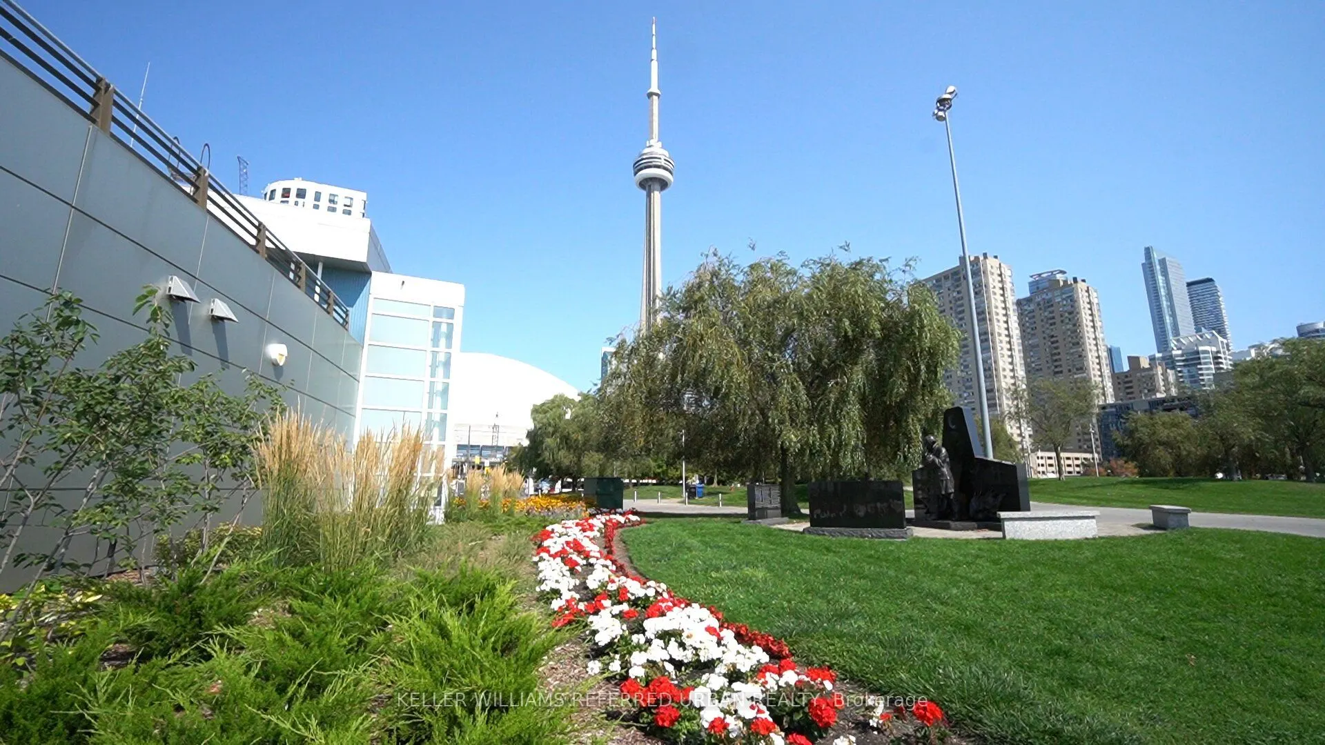 270 Queens Quay W, #2008