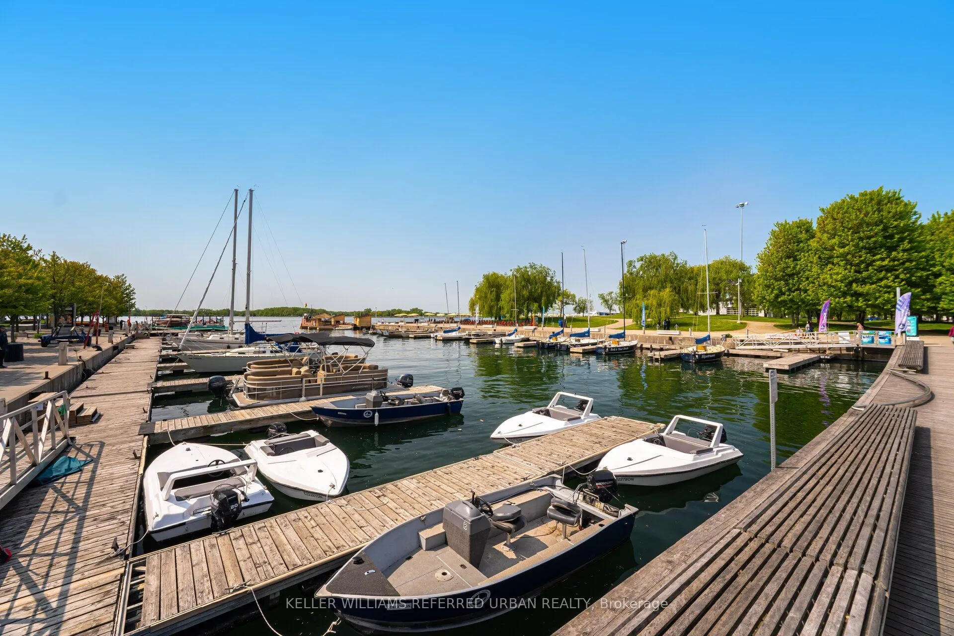 270 Queens Quay W, #2008