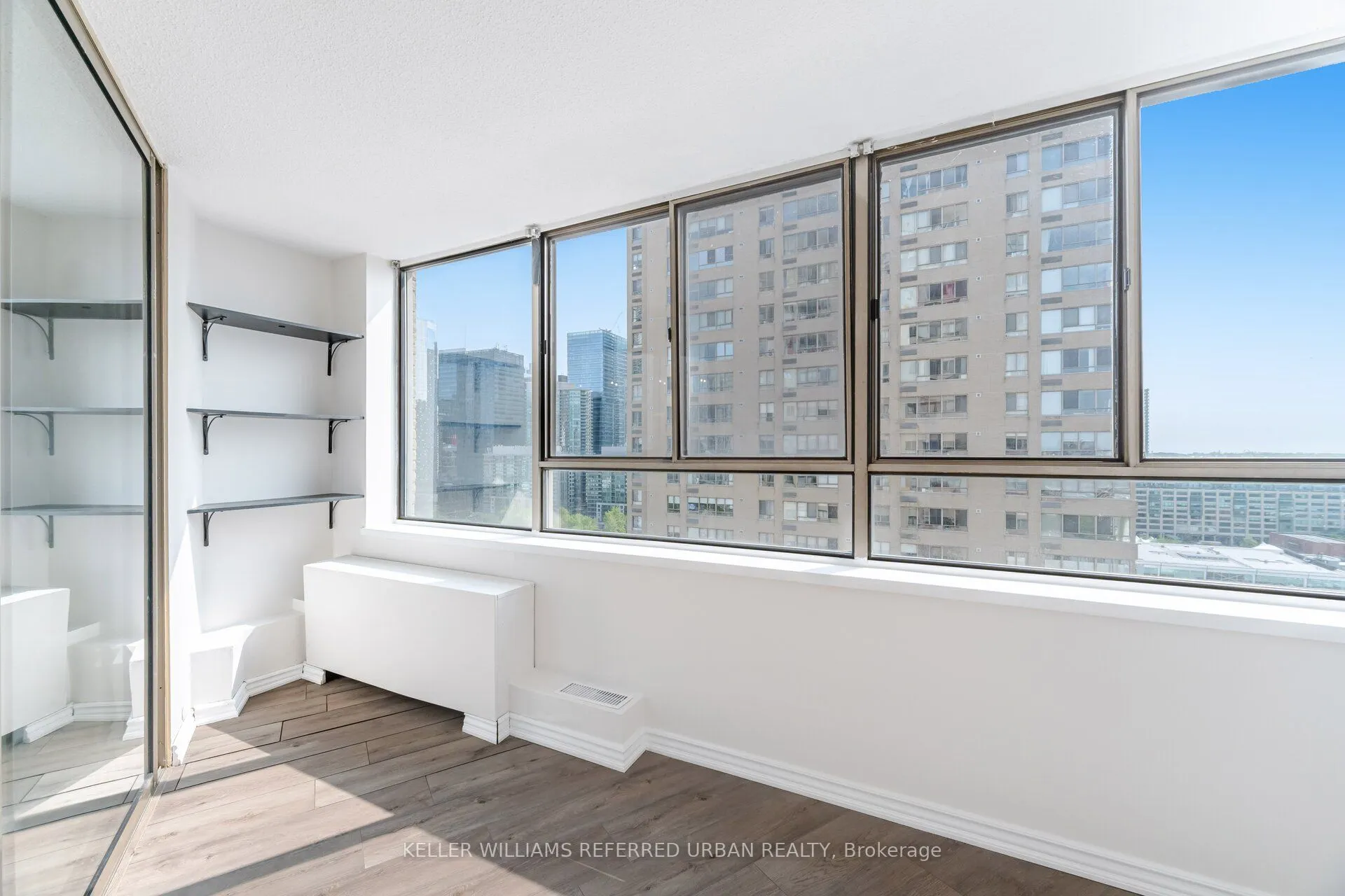 270 Queens Quay W, #2008