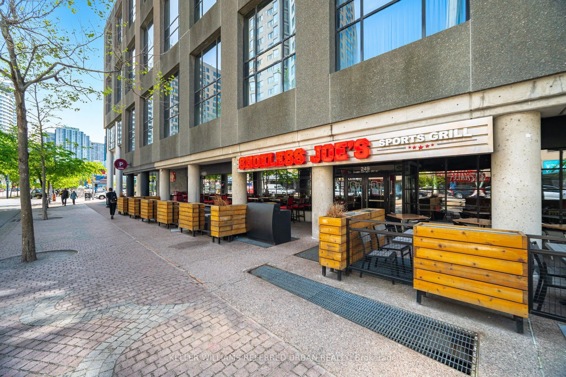 270 Queens Quay W, #2008