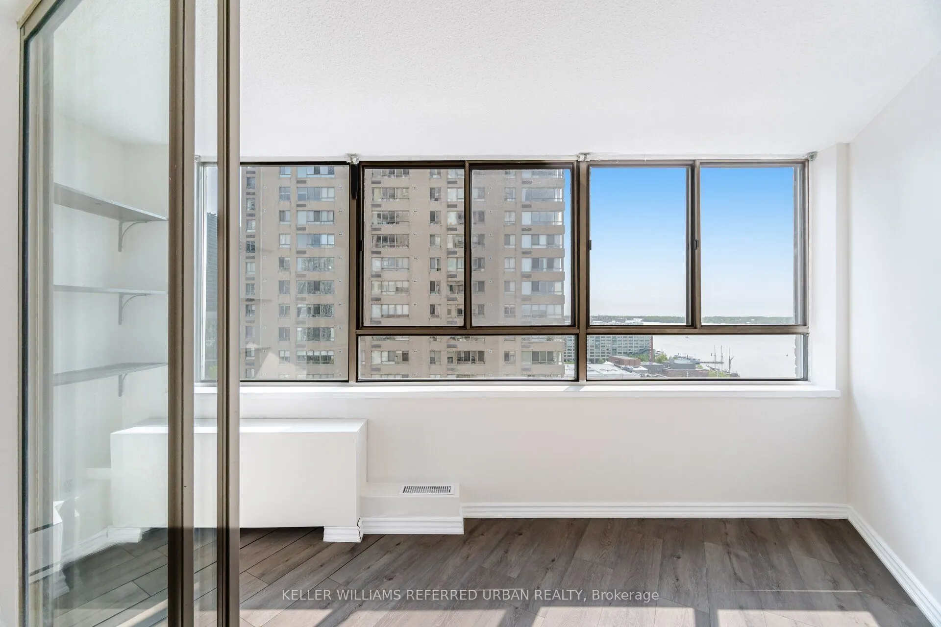 270 Queens Quay W, #2008