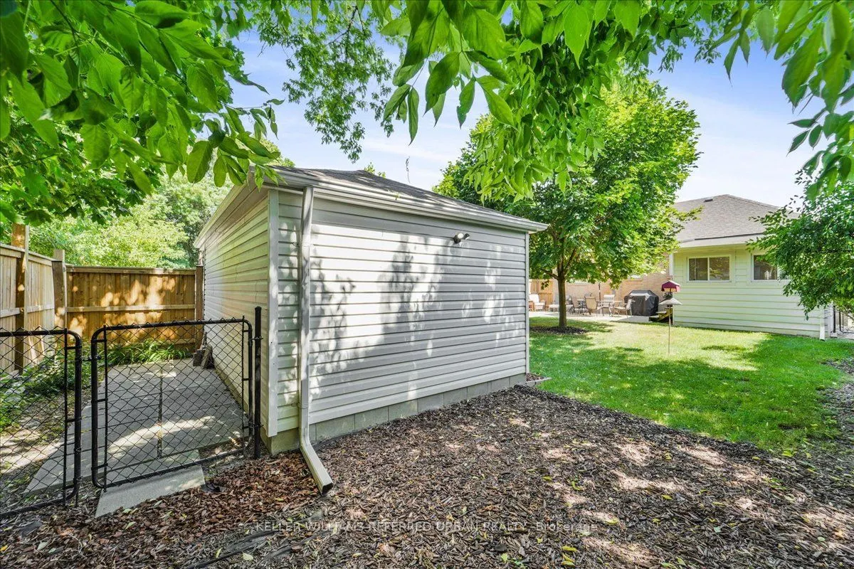 274 Poyntz Avenue