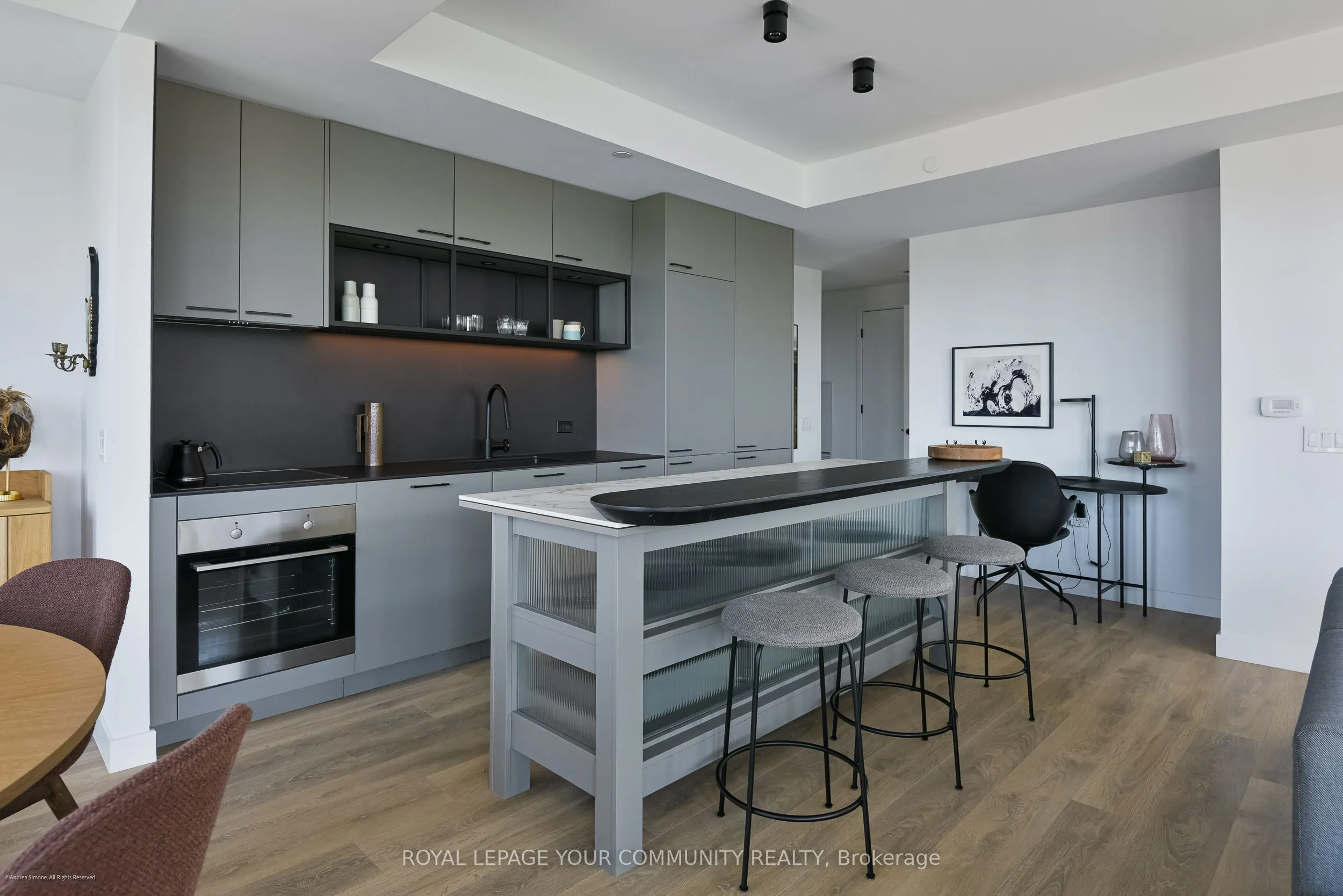 505 Richmond Street W, #612