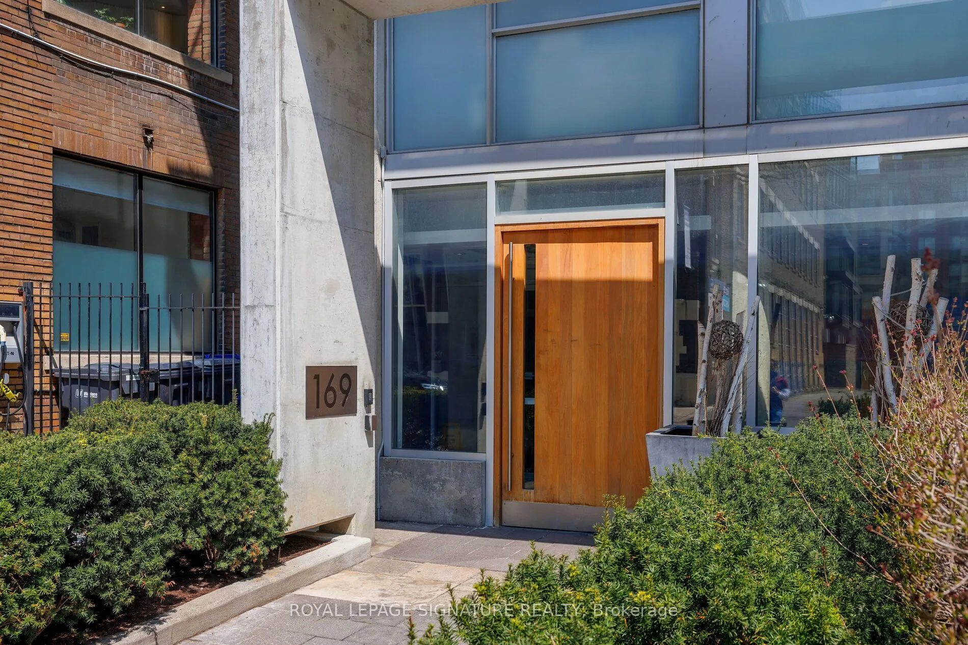 169 John Street, #801