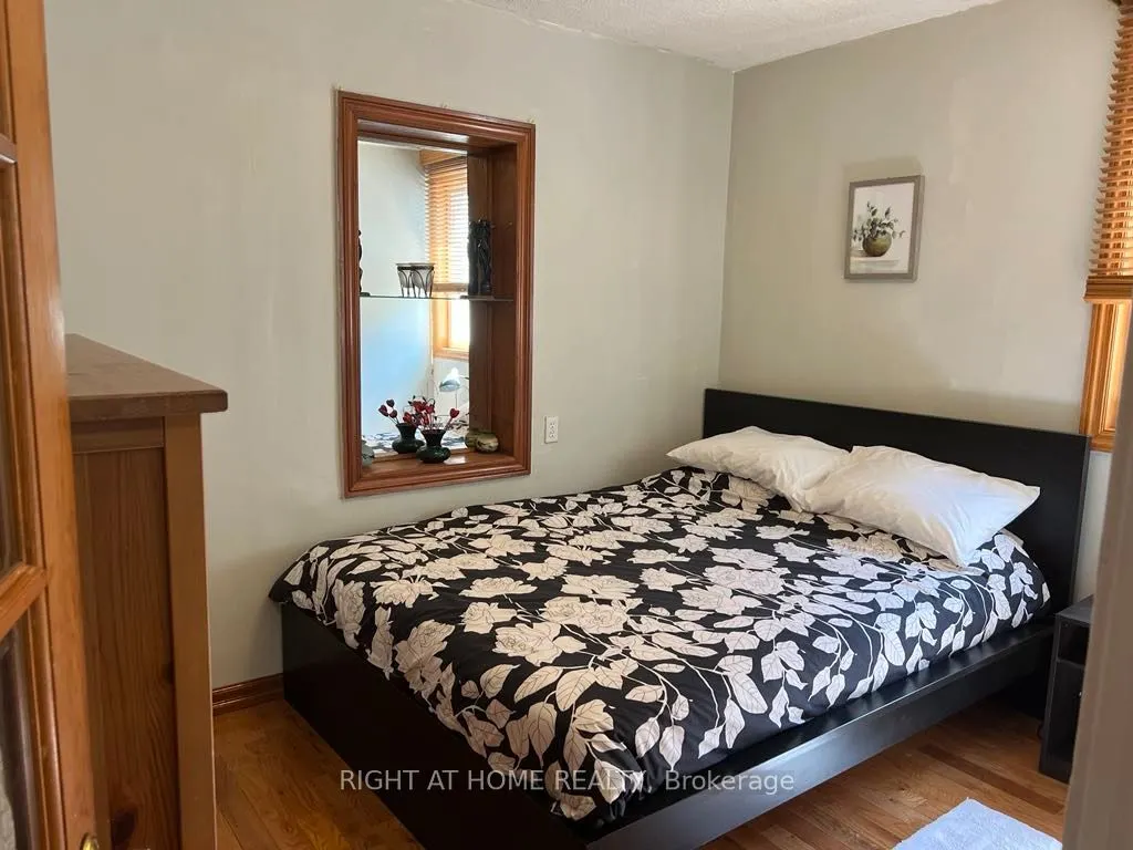 15 Lynnhaven Road, #Main Fl
