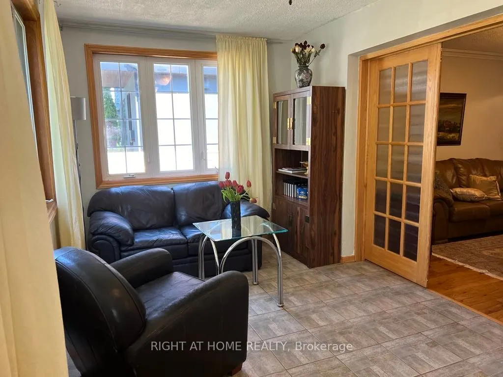 15 Lynnhaven Road, #Main Fl
