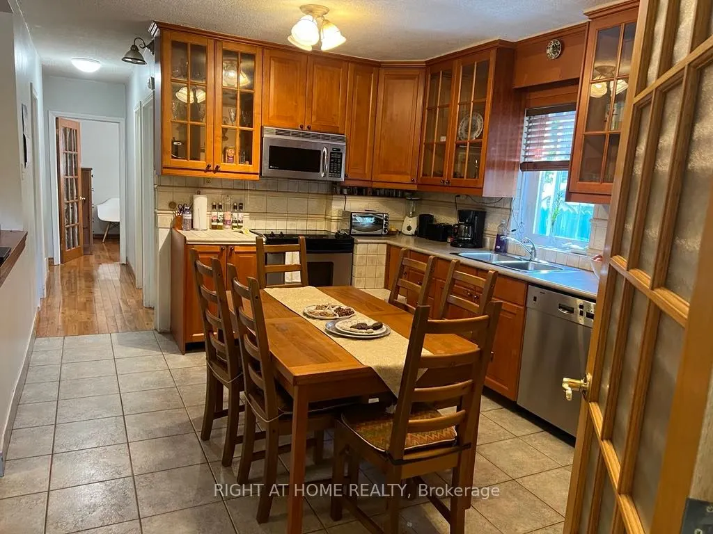 15 Lynnhaven Road, #Main Fl