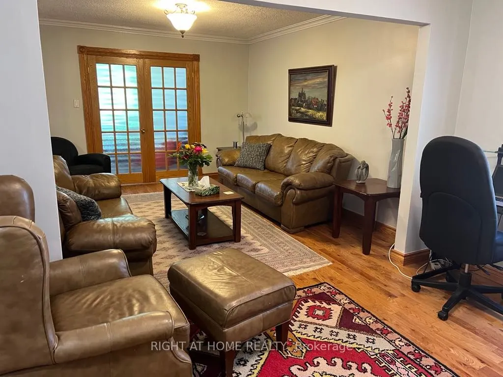 15 Lynnhaven Road, #Main Fl