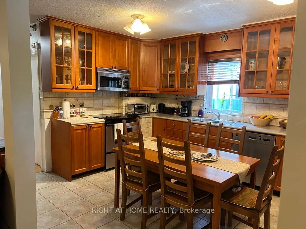 15 Lynnhaven Road, #Main Fl