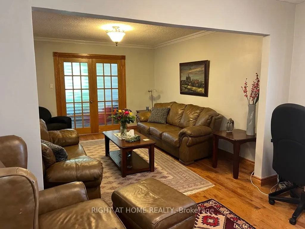 15 Lynnhaven Road, #Main Fl