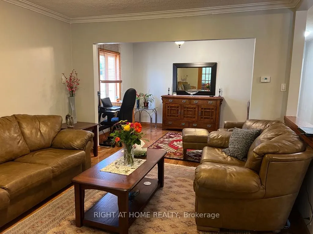 15 Lynnhaven Road, #Main Fl