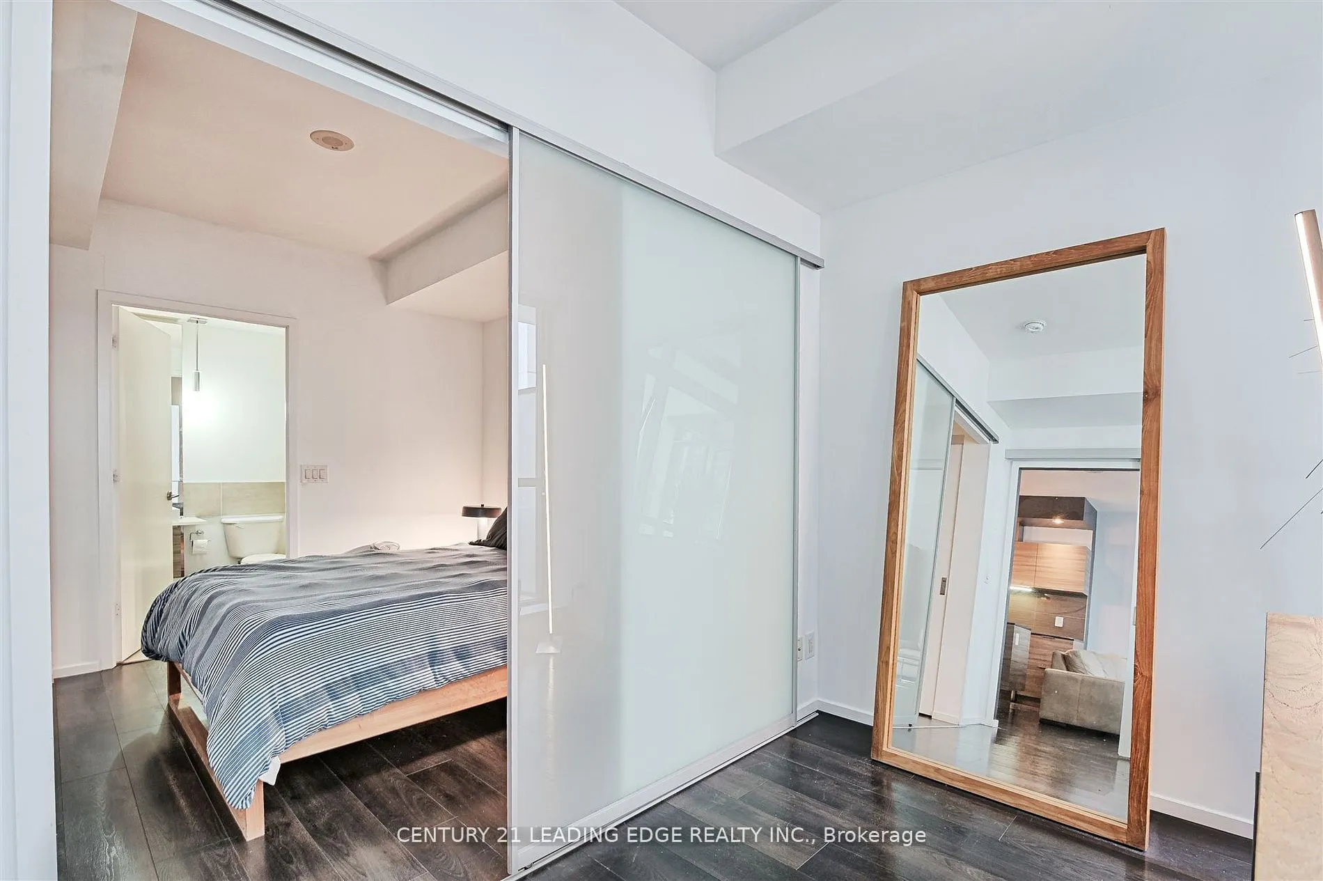 8 Charlotte Street, #405