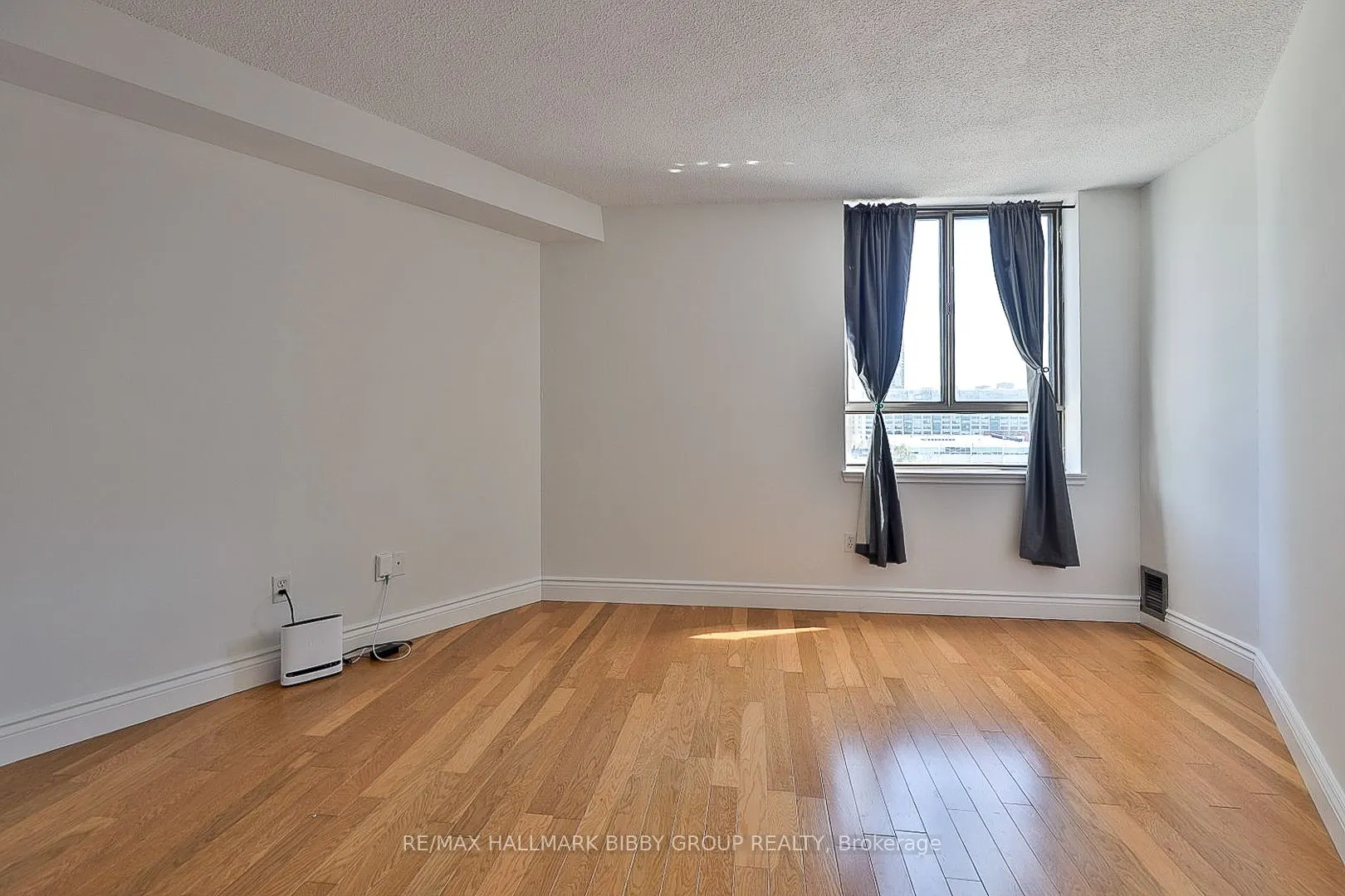 270 Queens Quay Boulevard W, #801