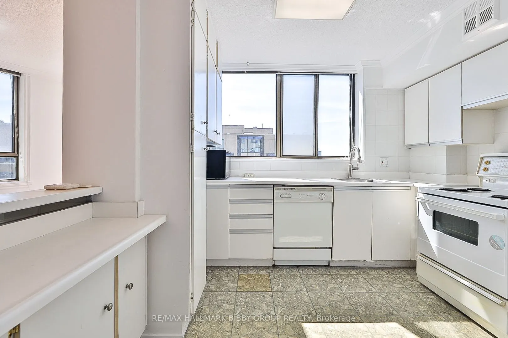 270 Queens Quay Boulevard W, #801