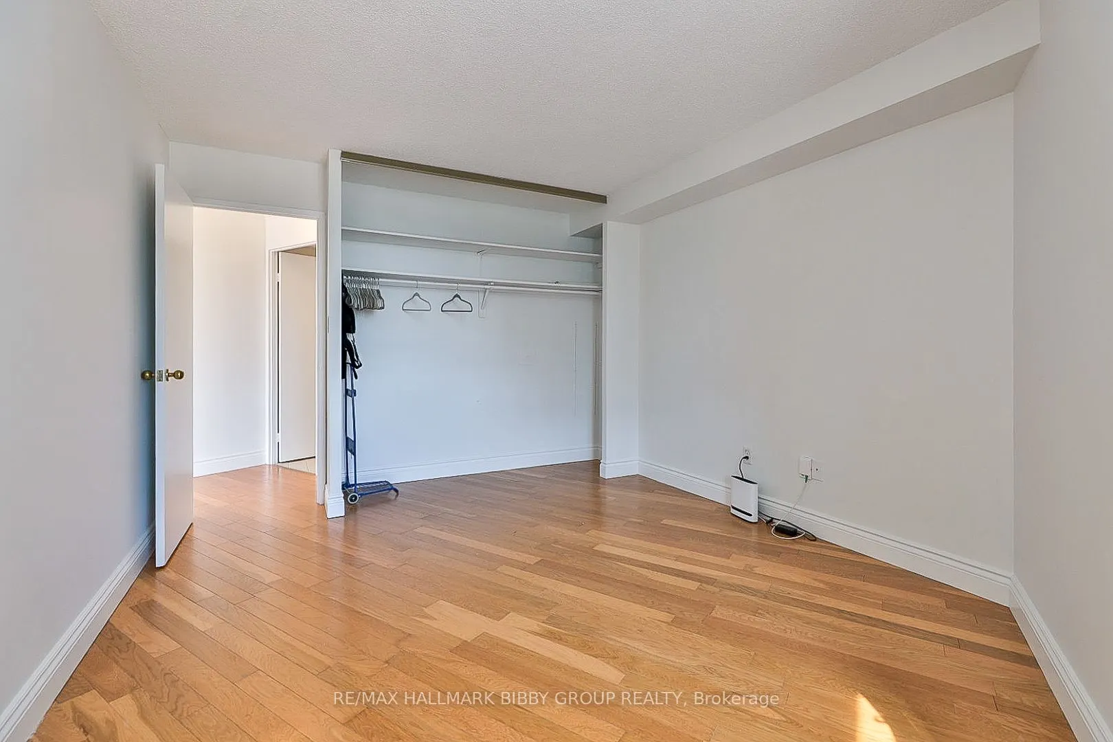 270 Queens Quay Boulevard W, #801