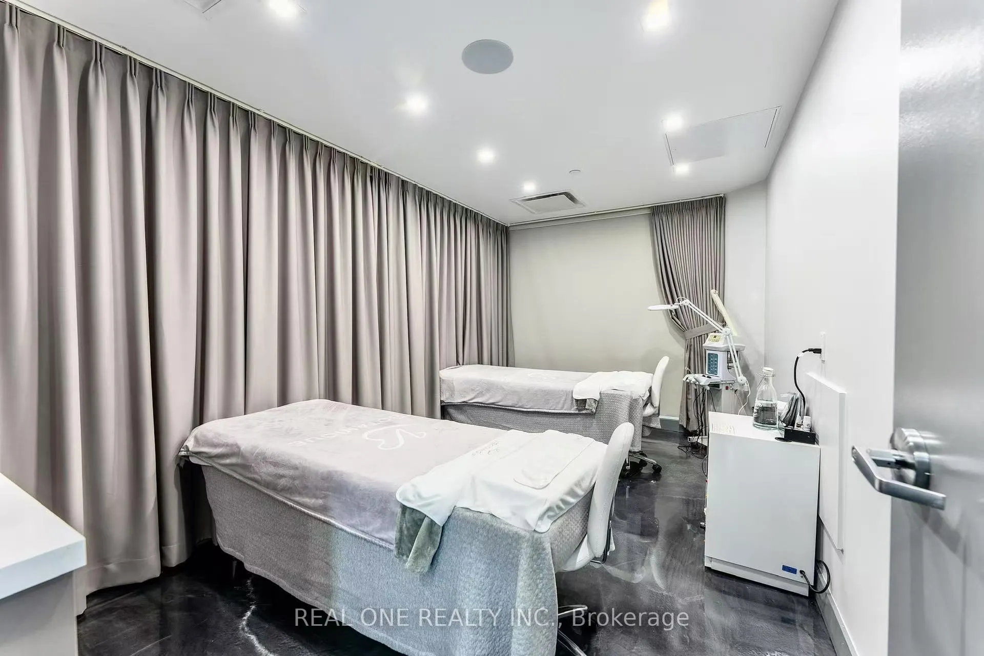 70 Yorkville Avenue, #6
