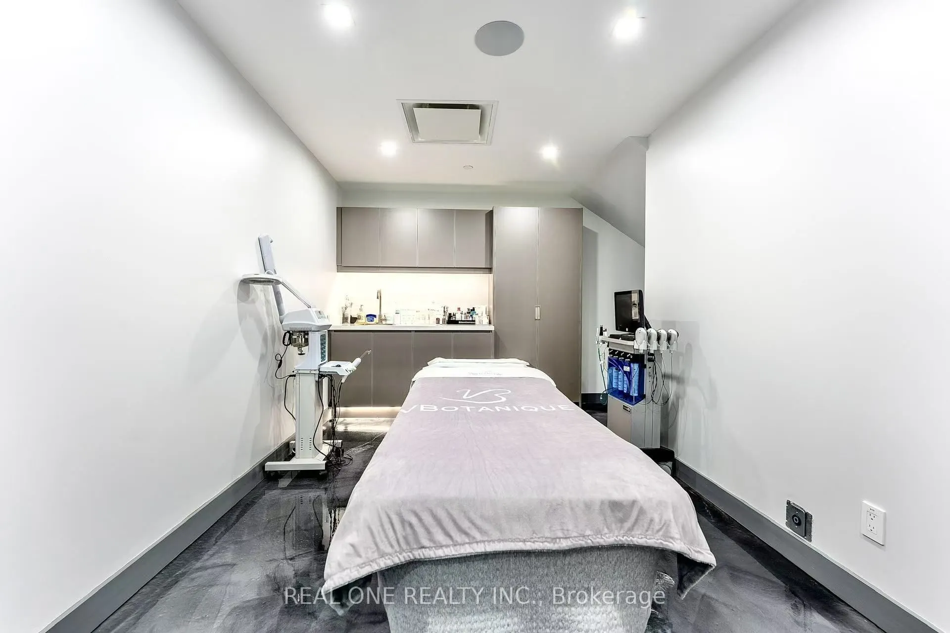 70 Yorkville Avenue, #6