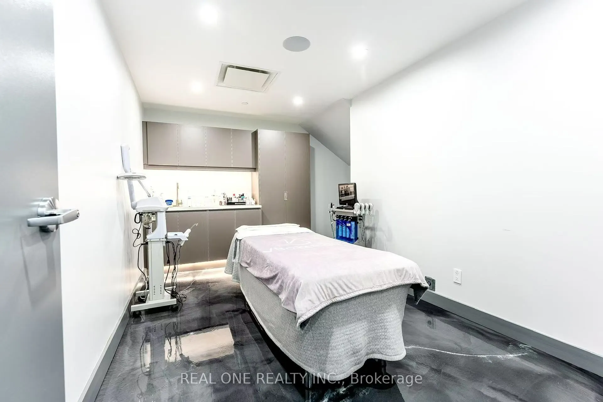 70 Yorkville Avenue, #6