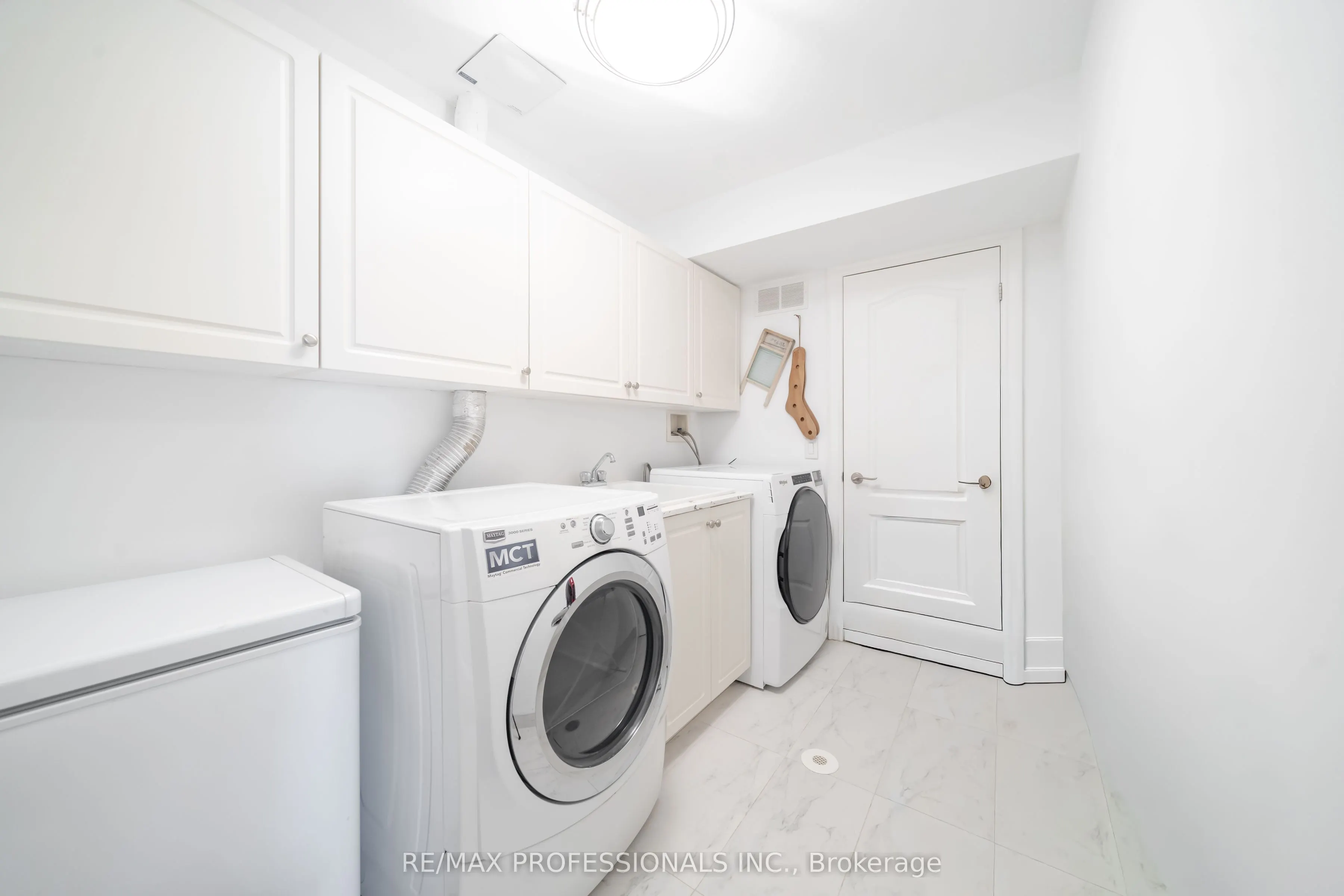 1111 Avenue Road, #205