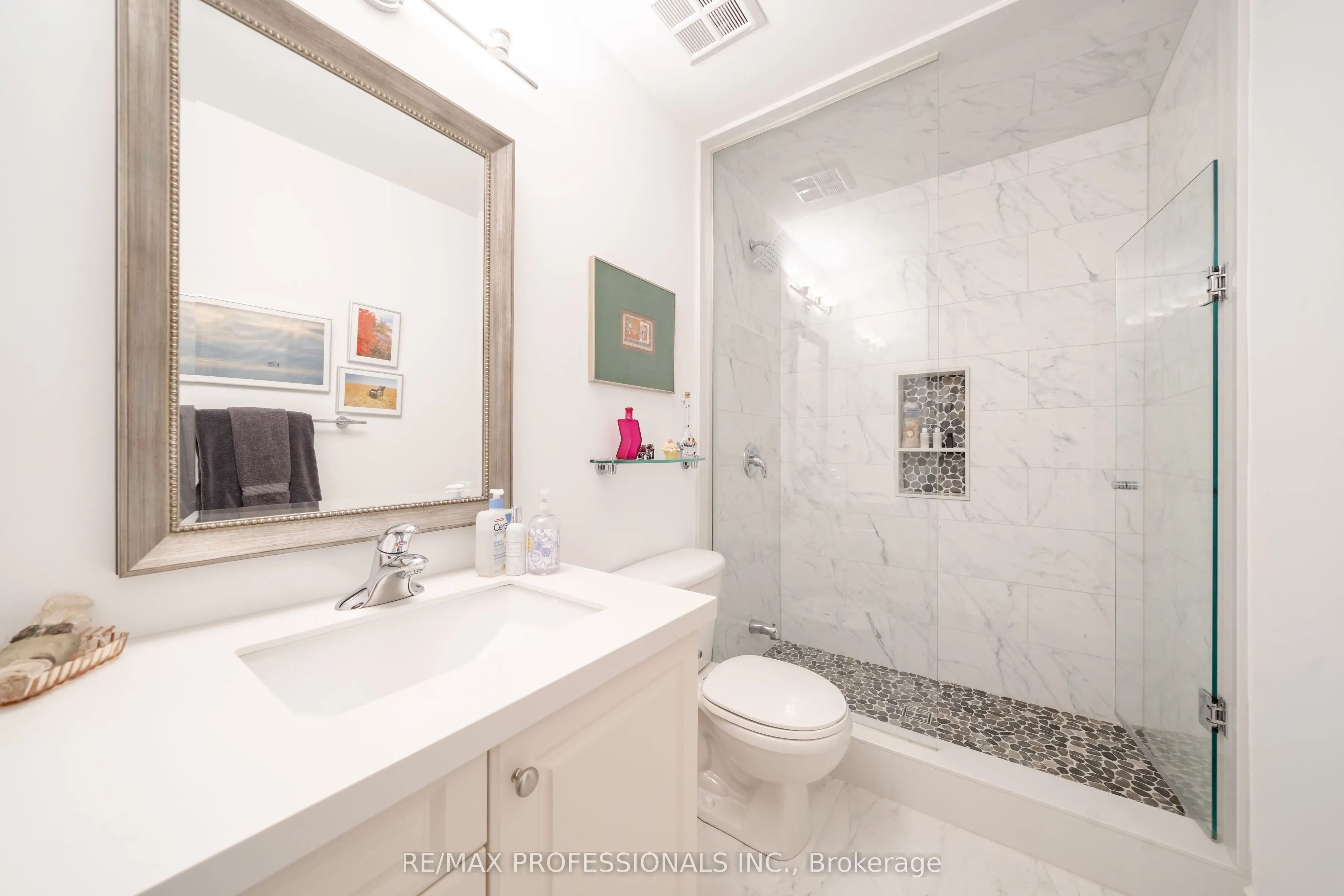 1111 Avenue Road, #205