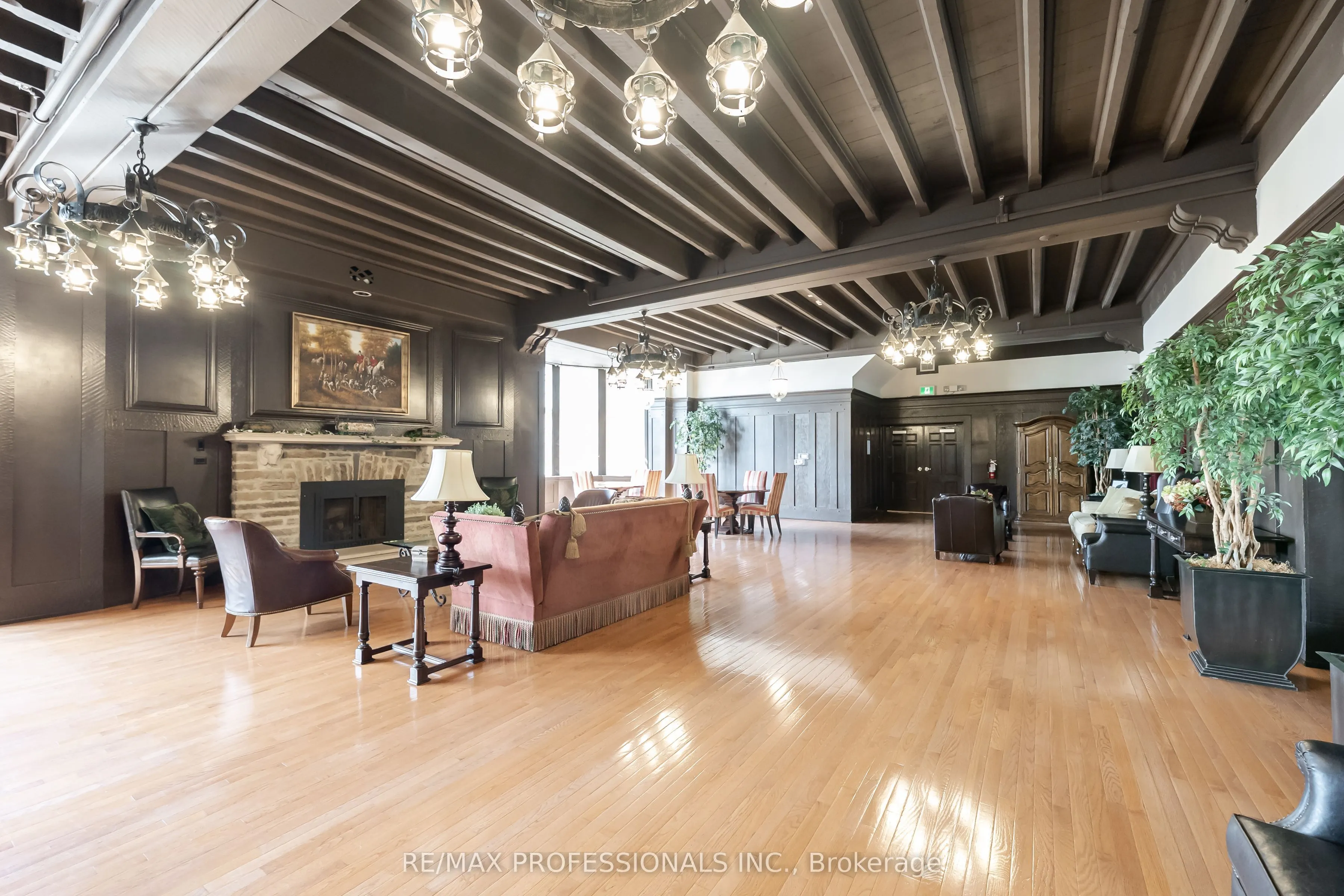 1111 Avenue Road, #205