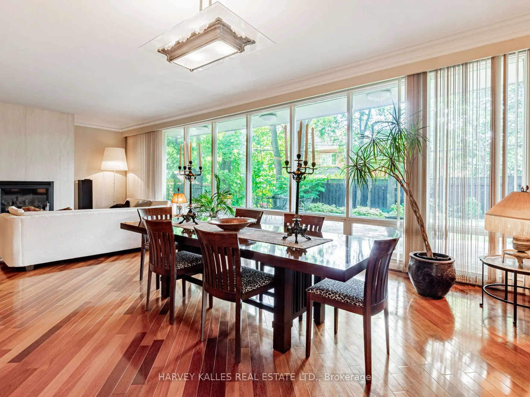 15 Ridelle Avenue