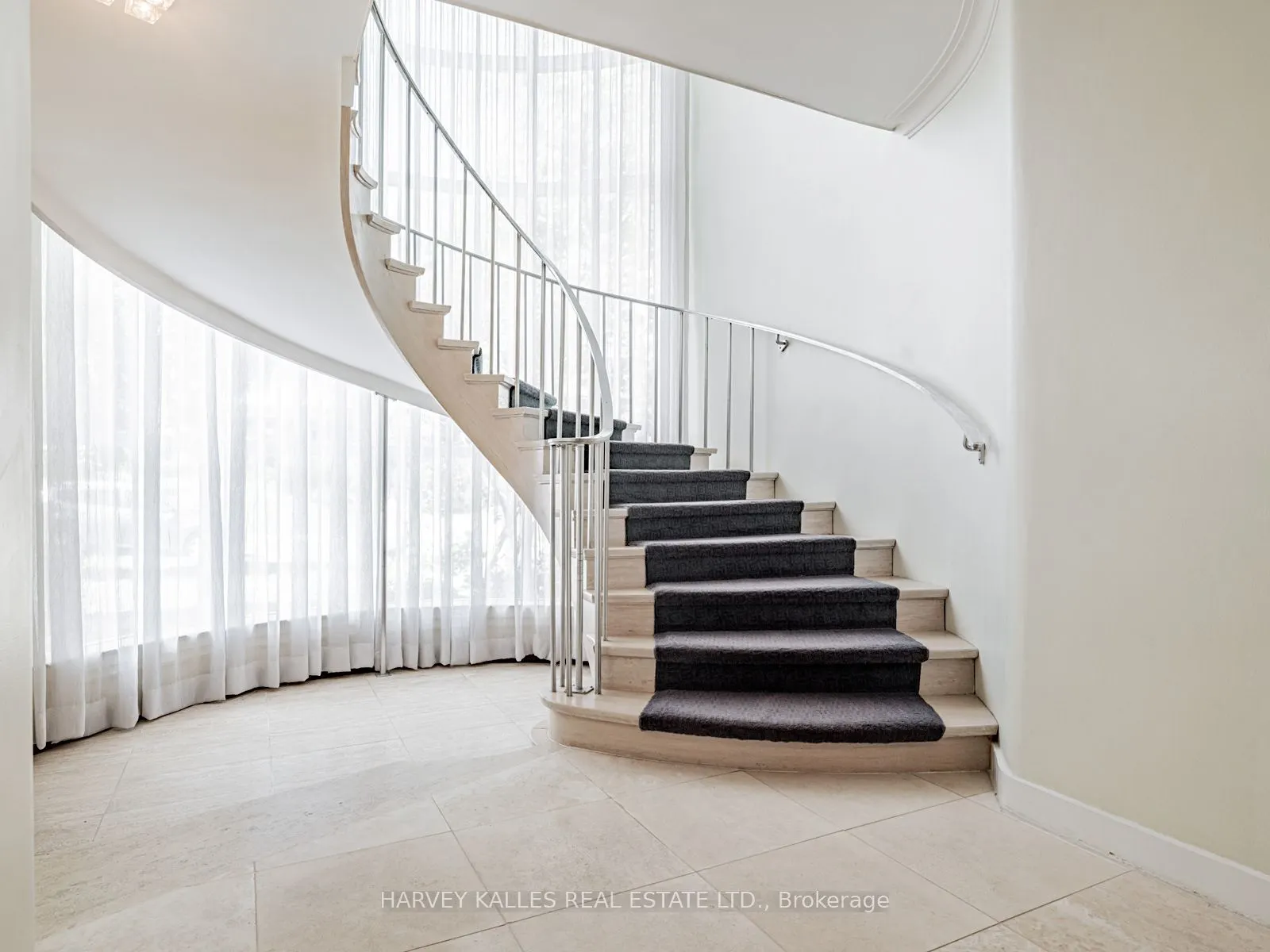 15 Ridelle Avenue