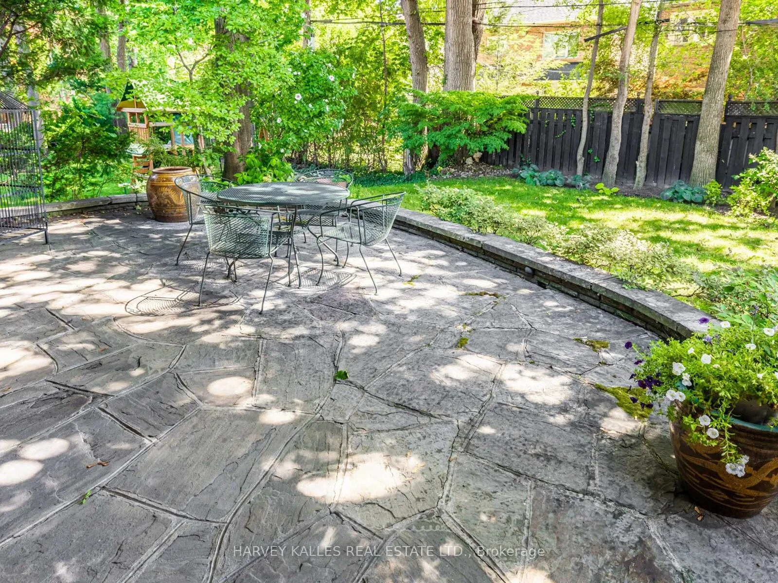 15 Ridelle Avenue