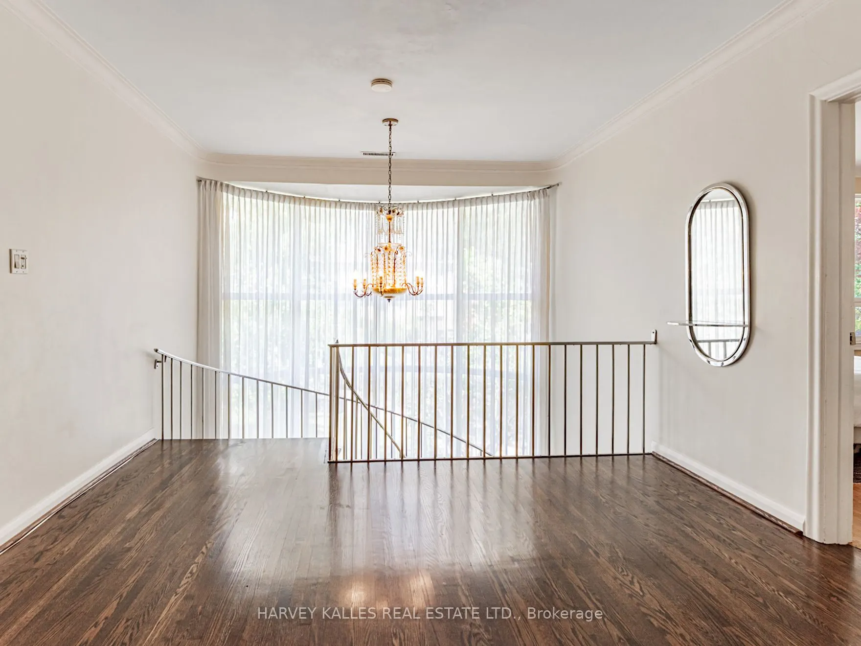 15 Ridelle Avenue
