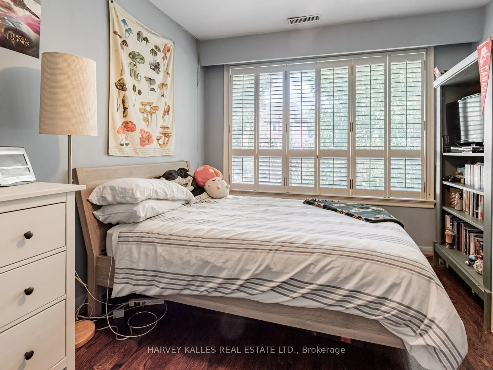 15 Ridelle Avenue