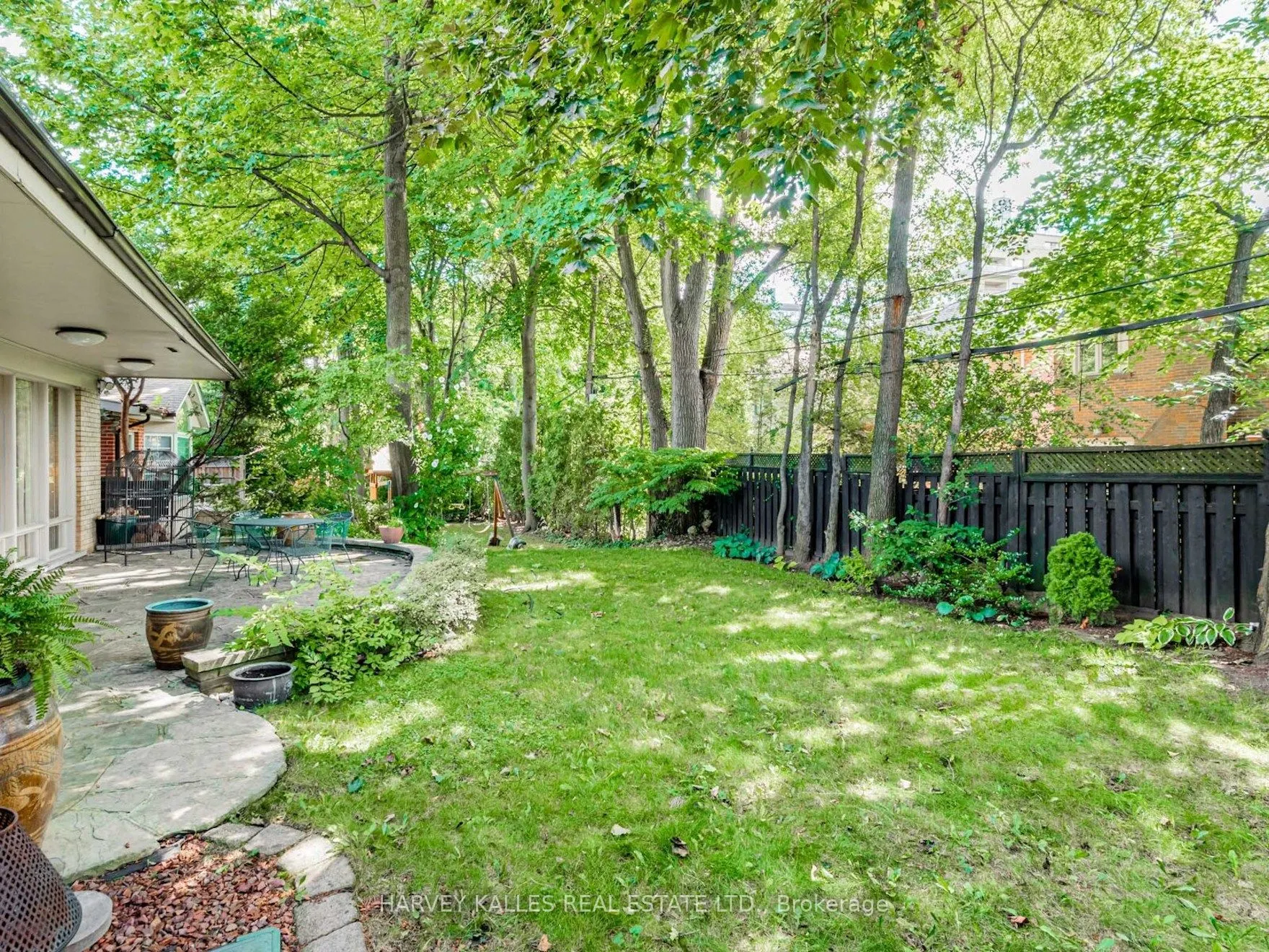15 Ridelle Avenue