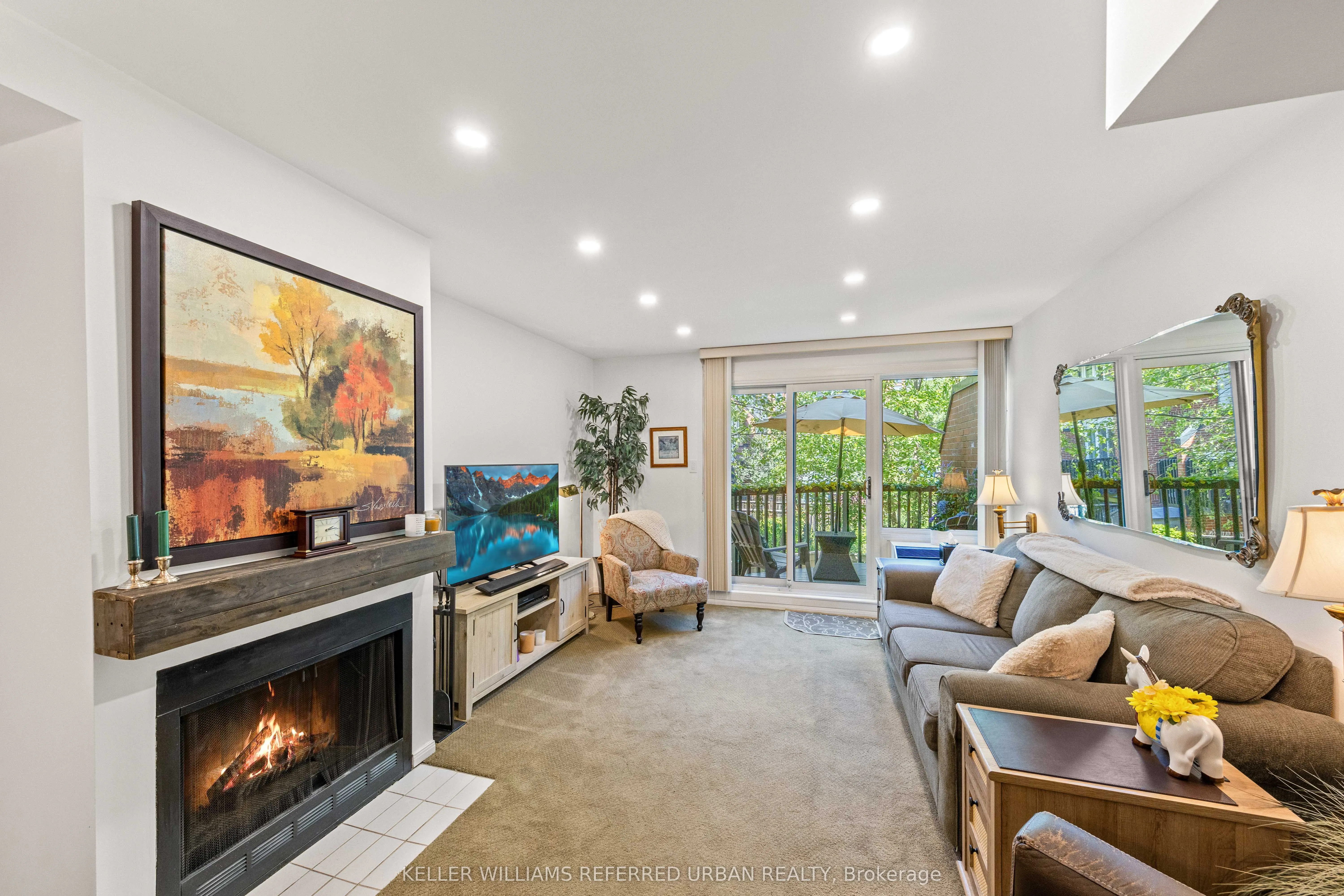 574 Wellington Street W