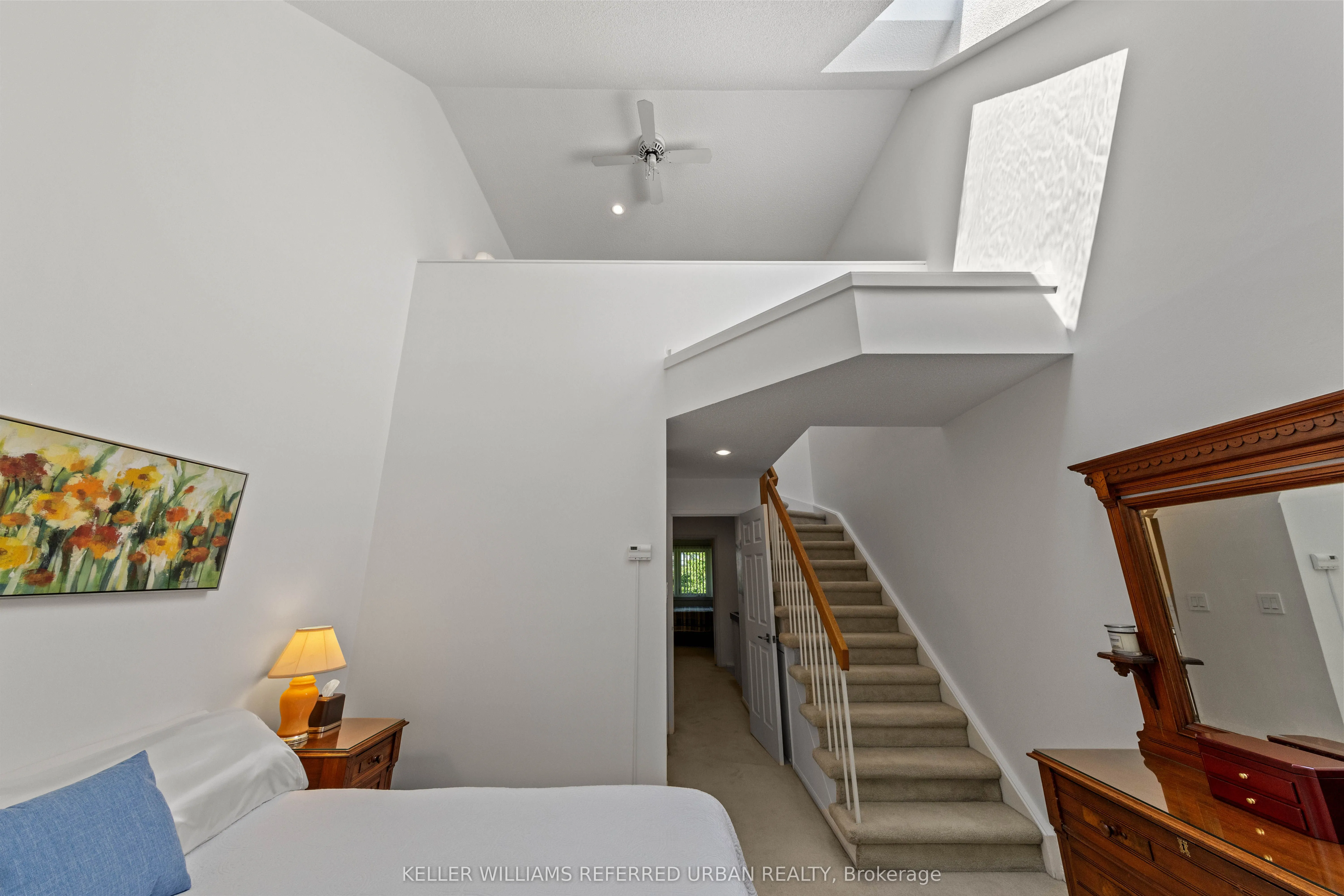 574 Wellington Street W
