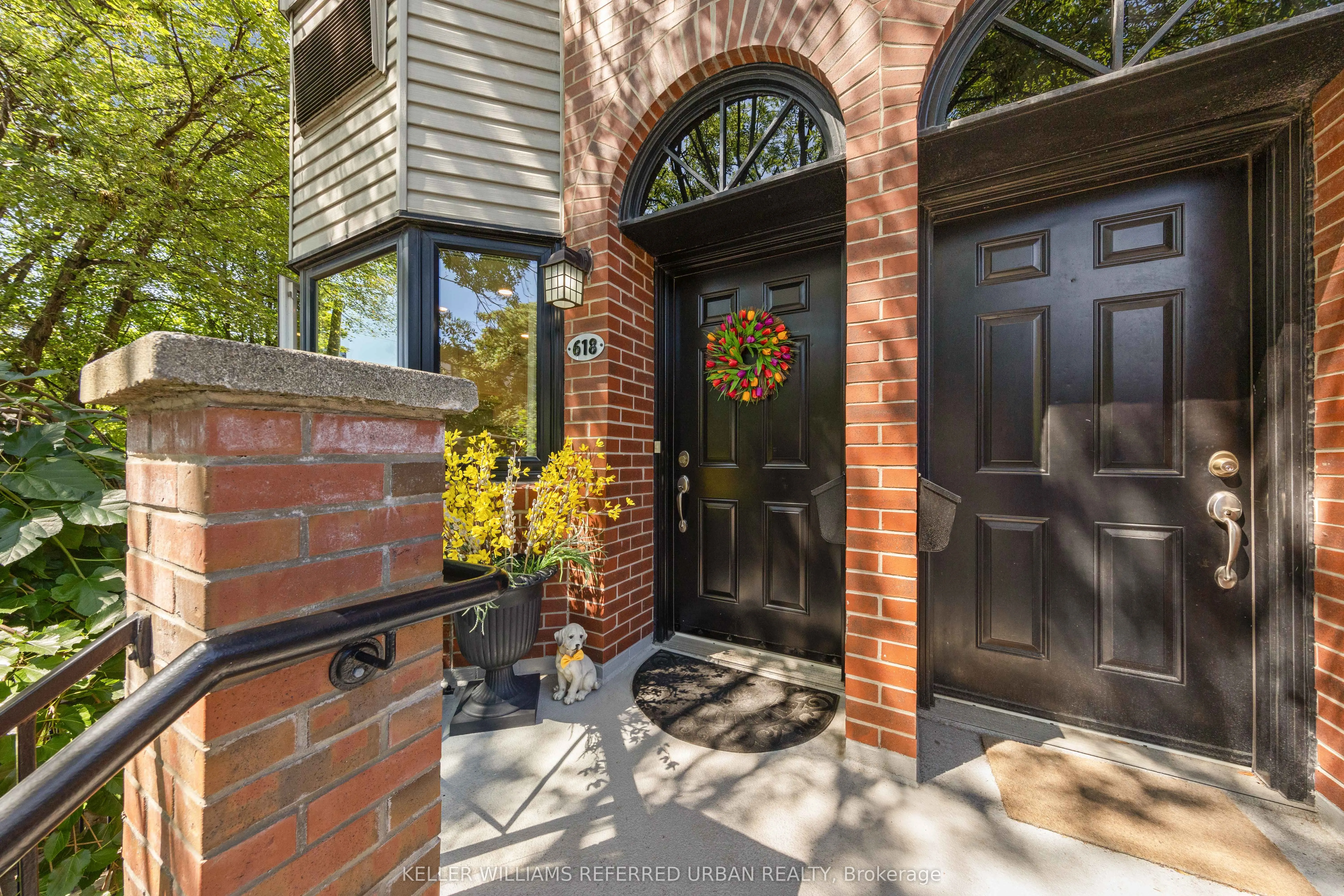 574 Wellington Street W
