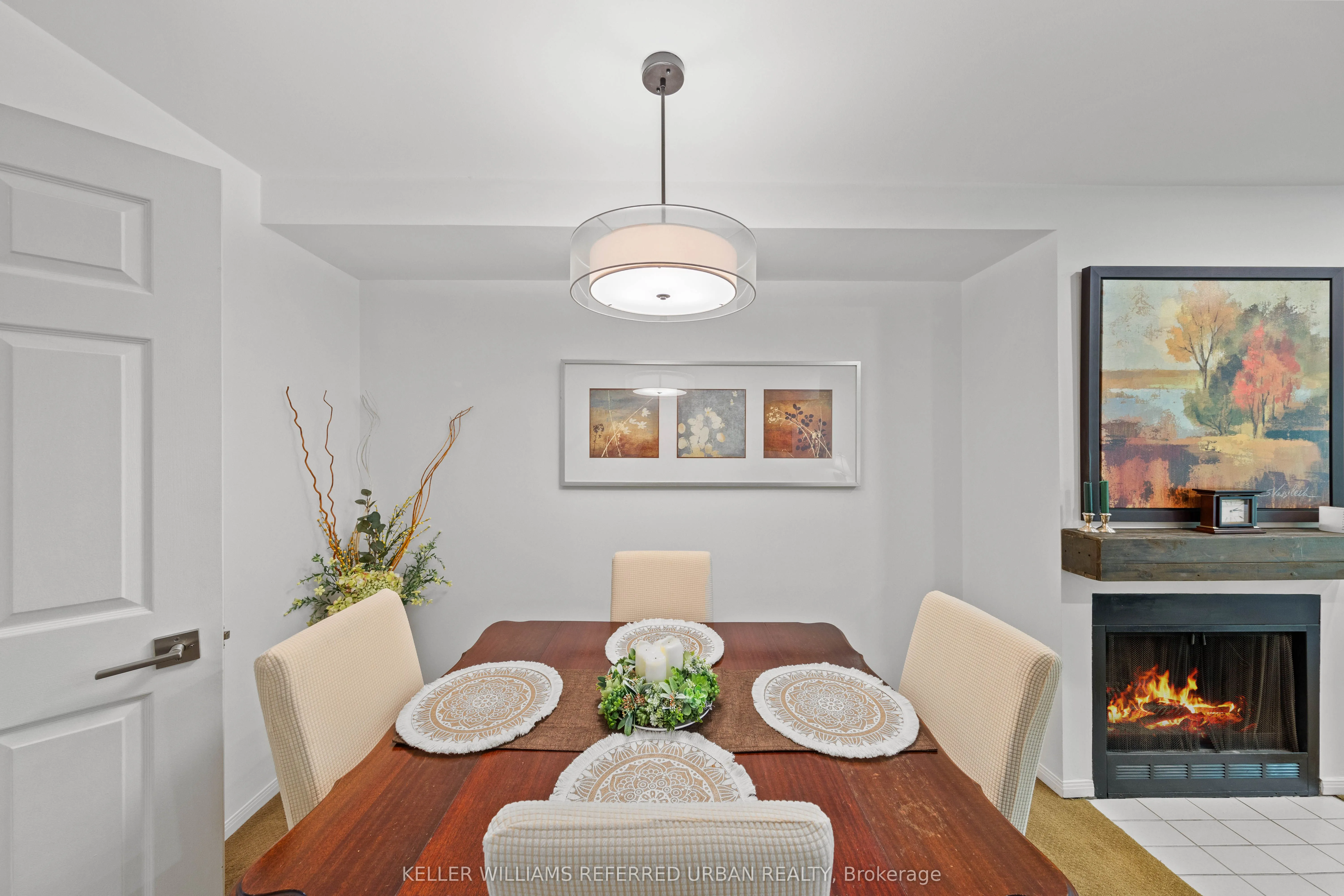 574 Wellington Street W