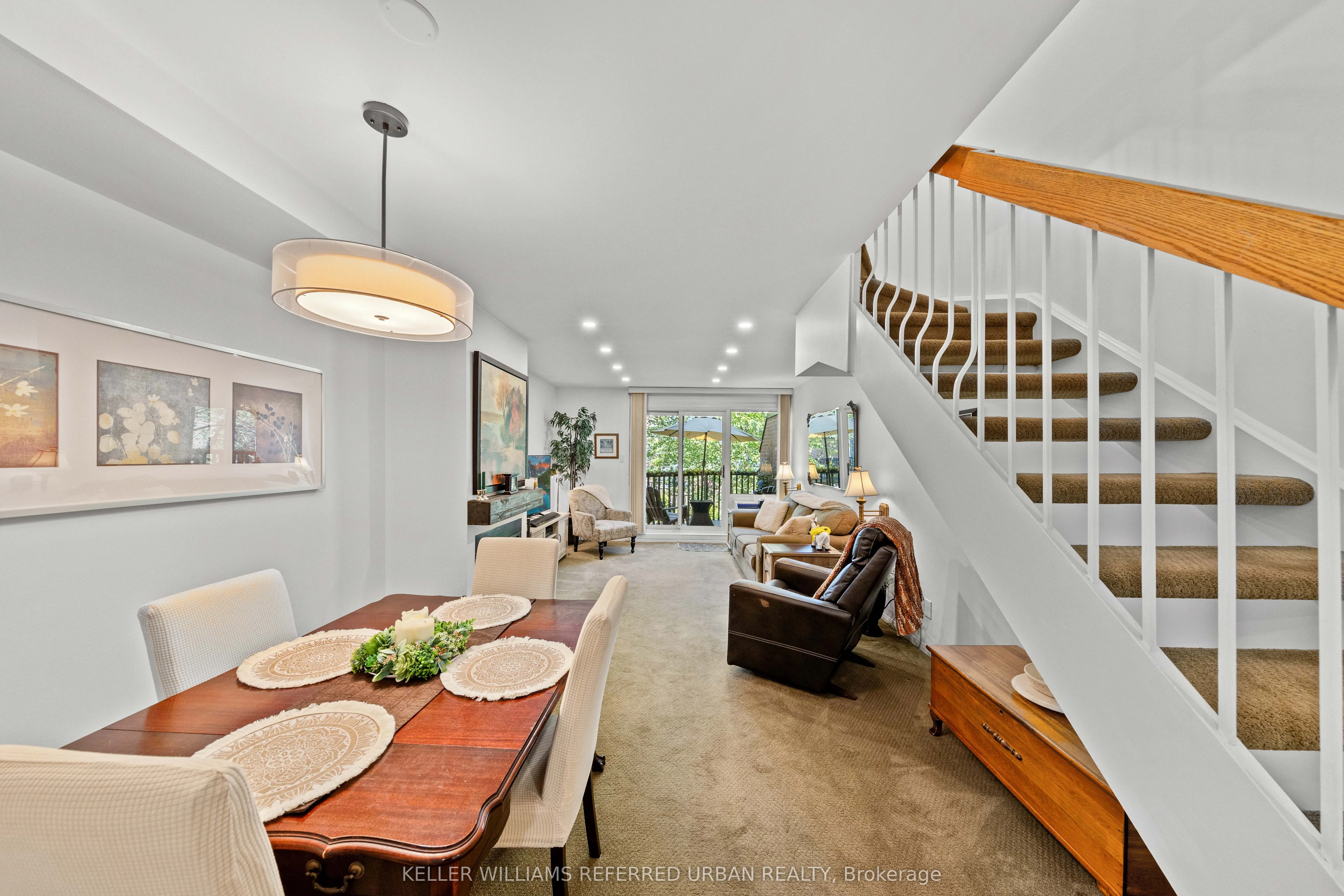 574 Wellington Street W