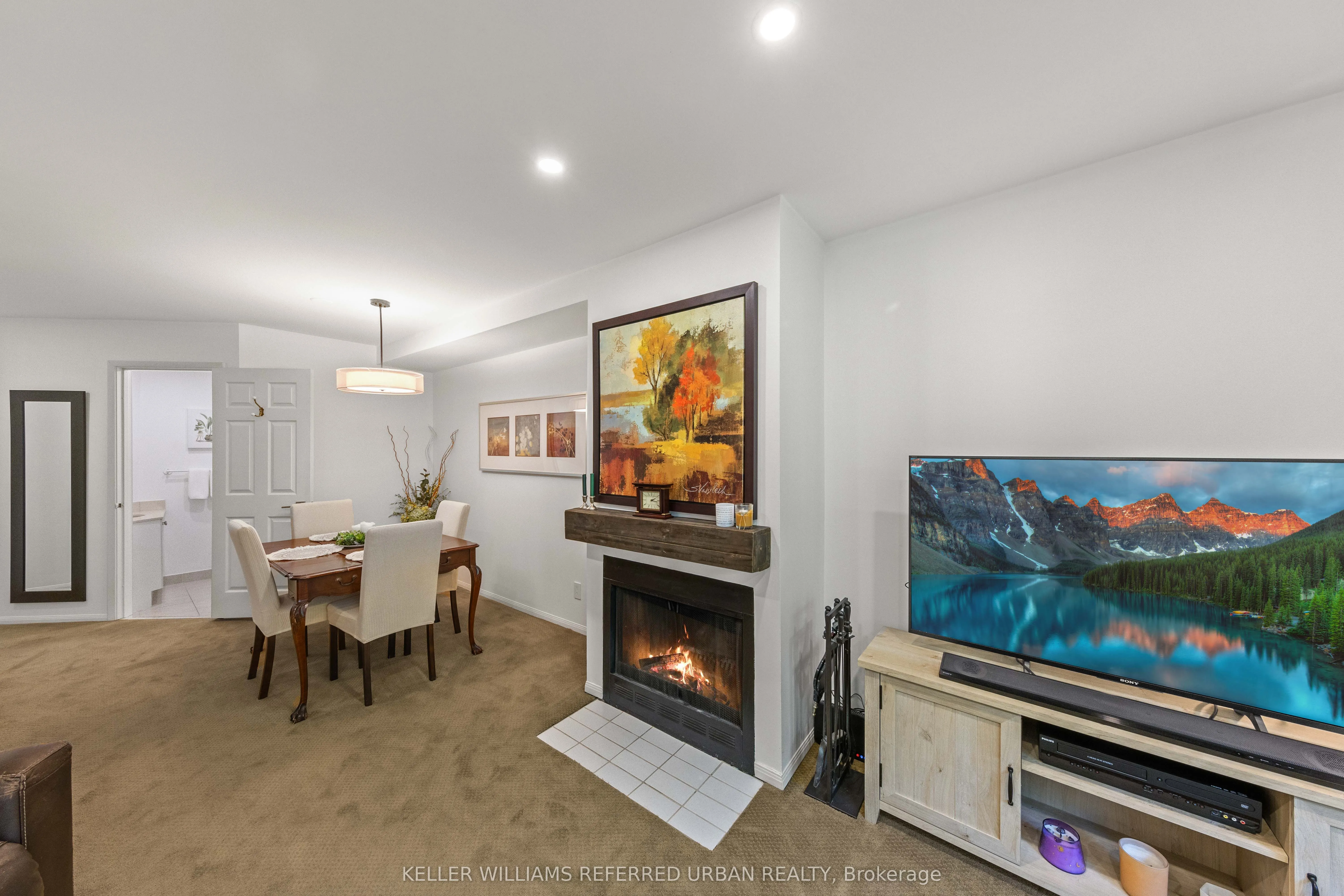 574 Wellington Street W