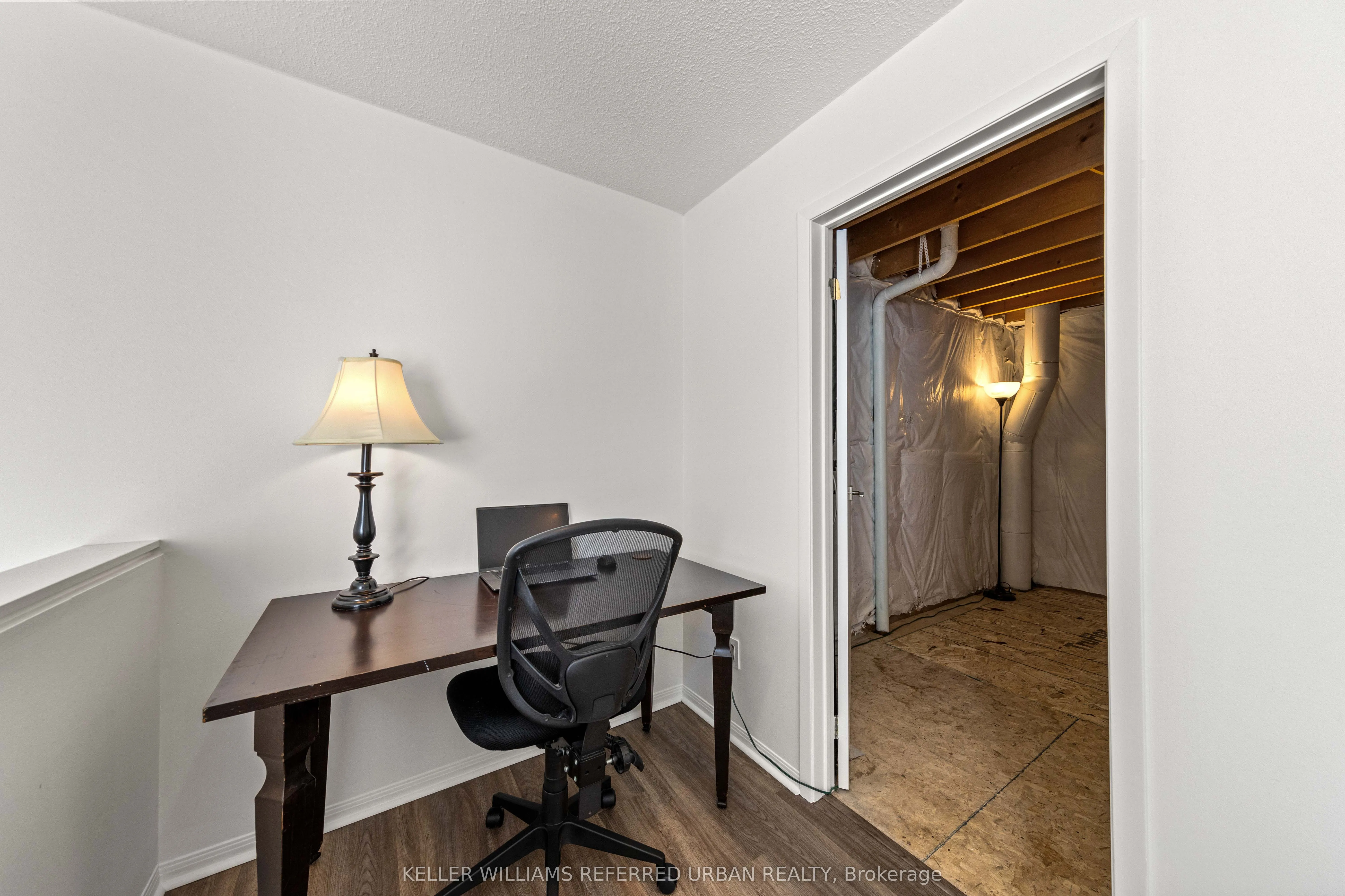 574 Wellington Street W