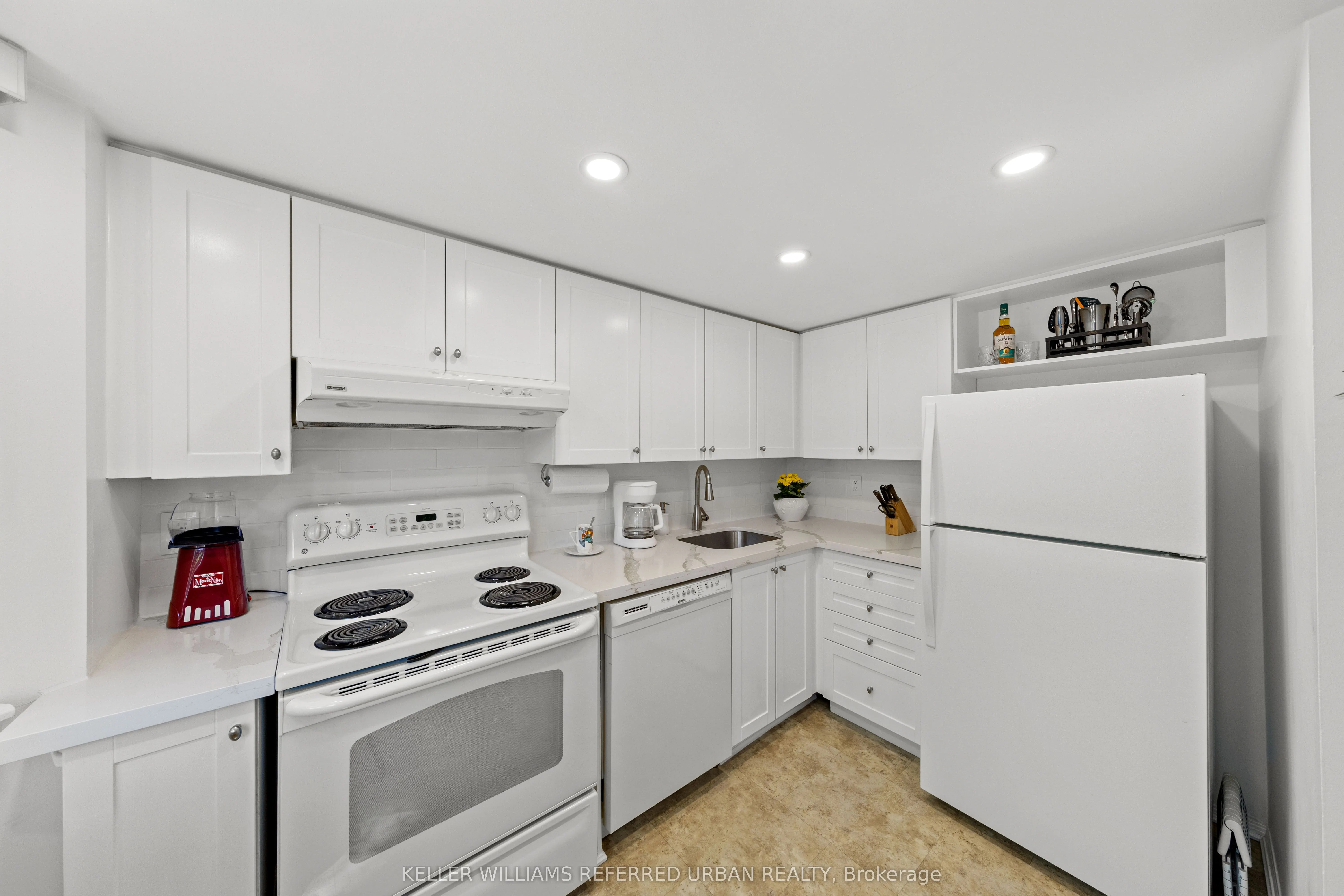 574 Wellington Street W