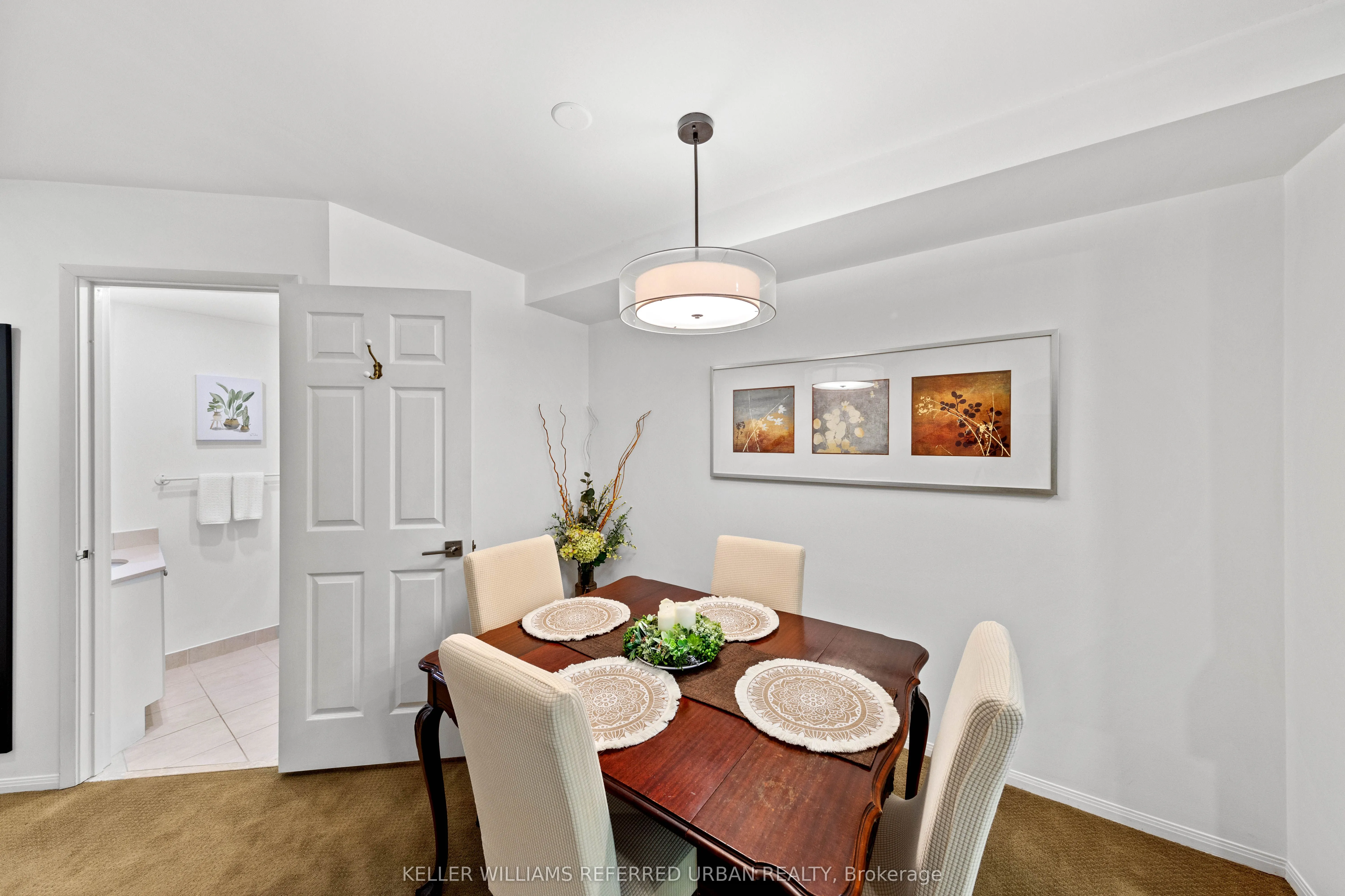 574 Wellington Street W
