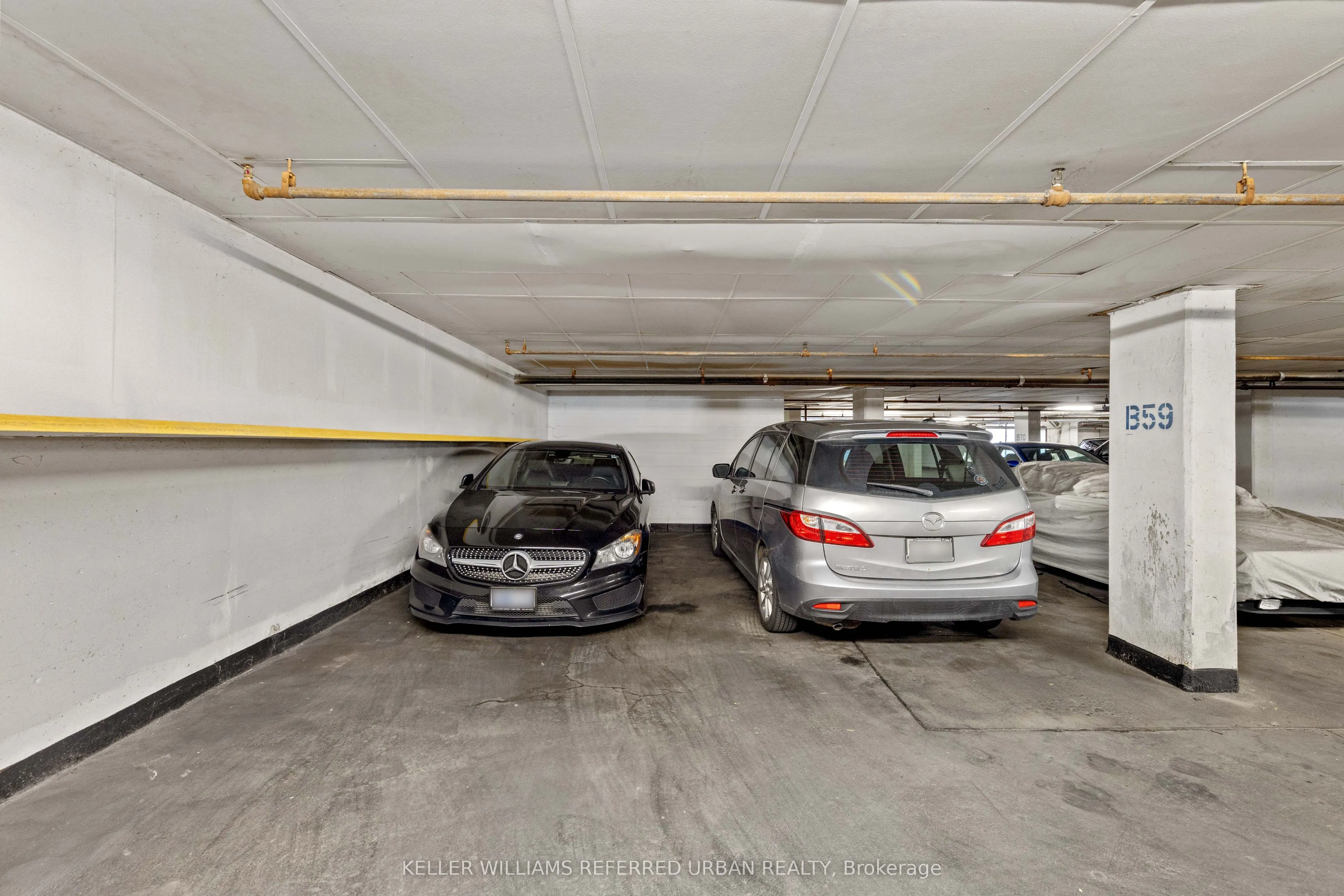 574 Wellington Street W