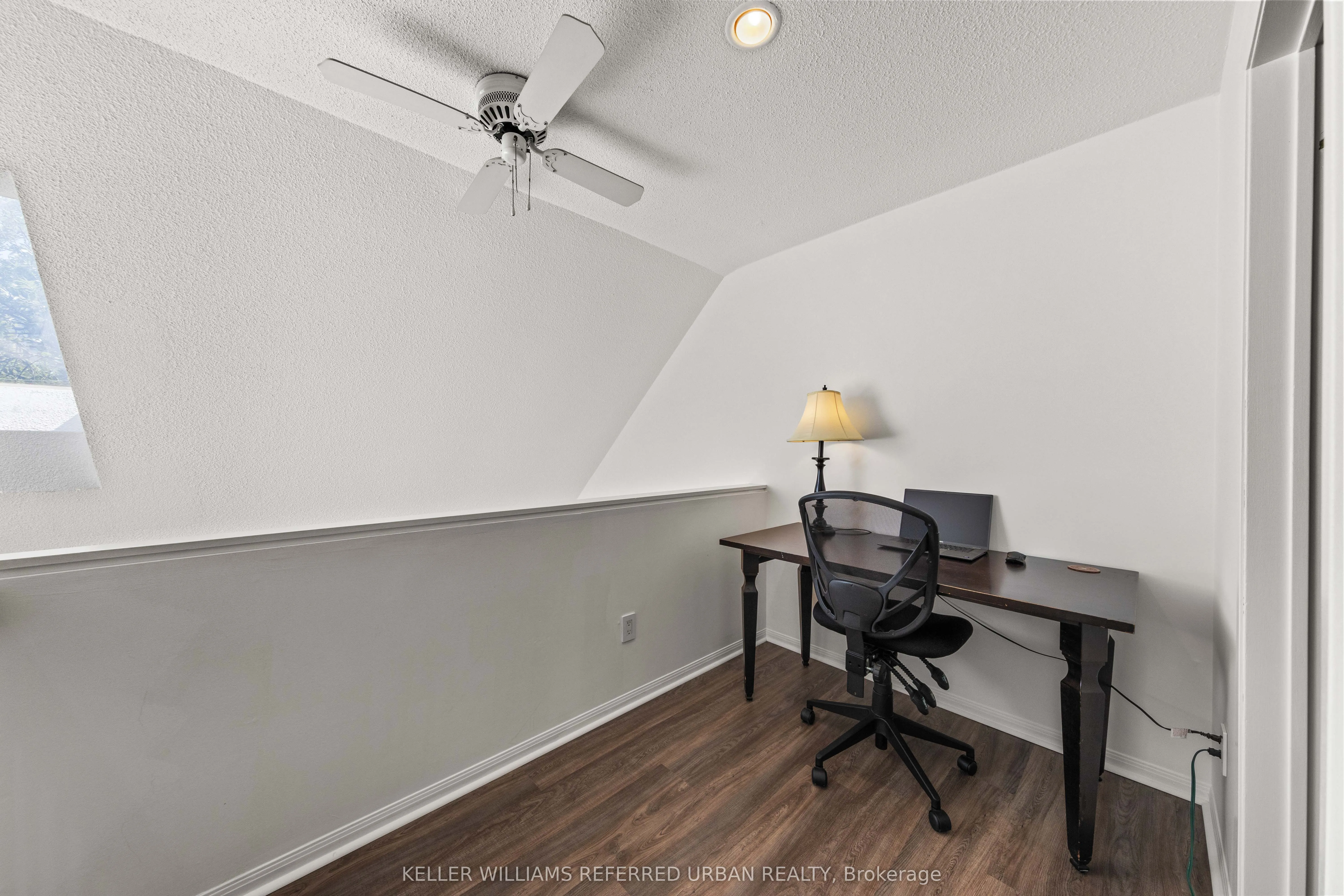 574 Wellington Street W