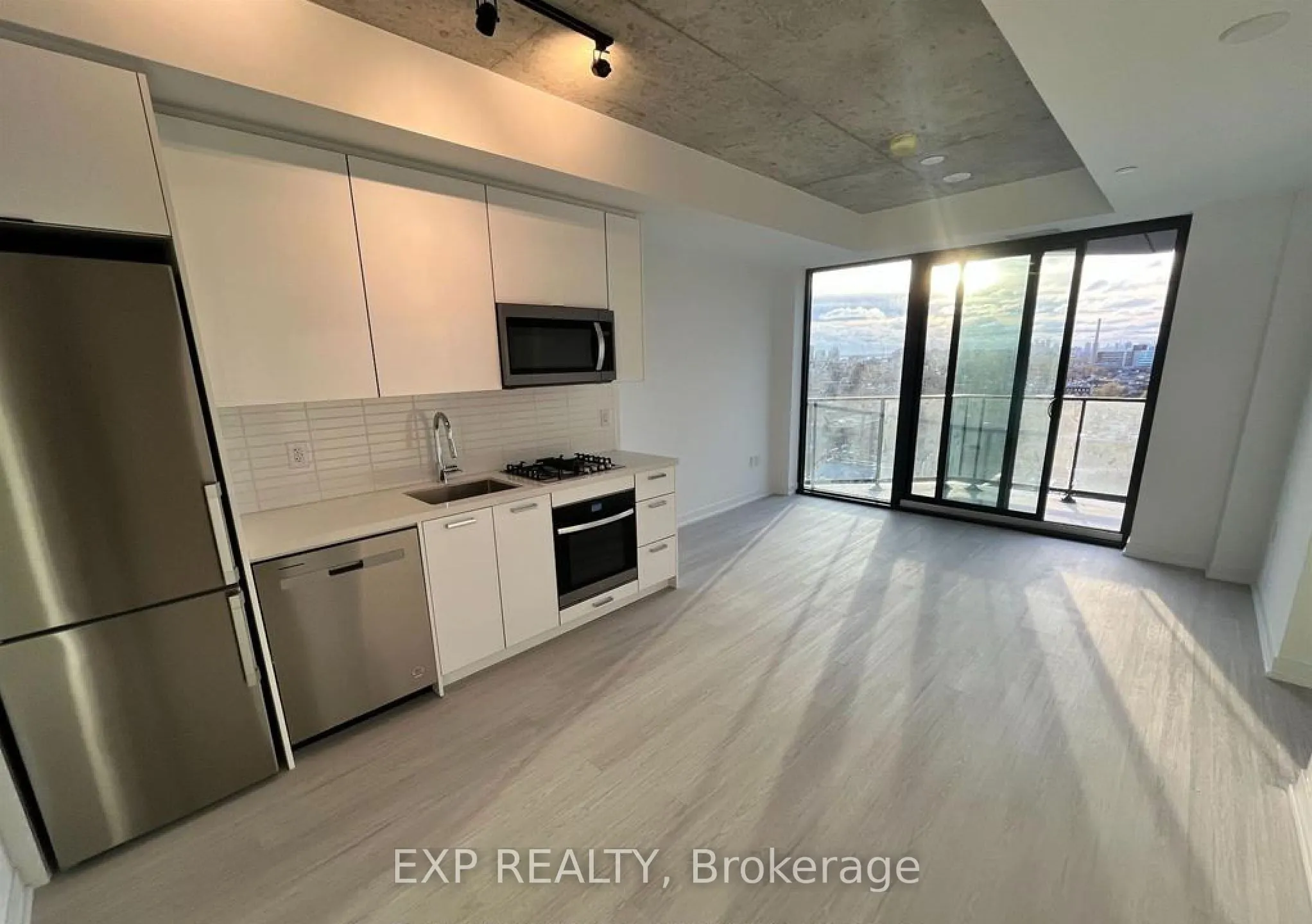 195 McCaul Street, #1401